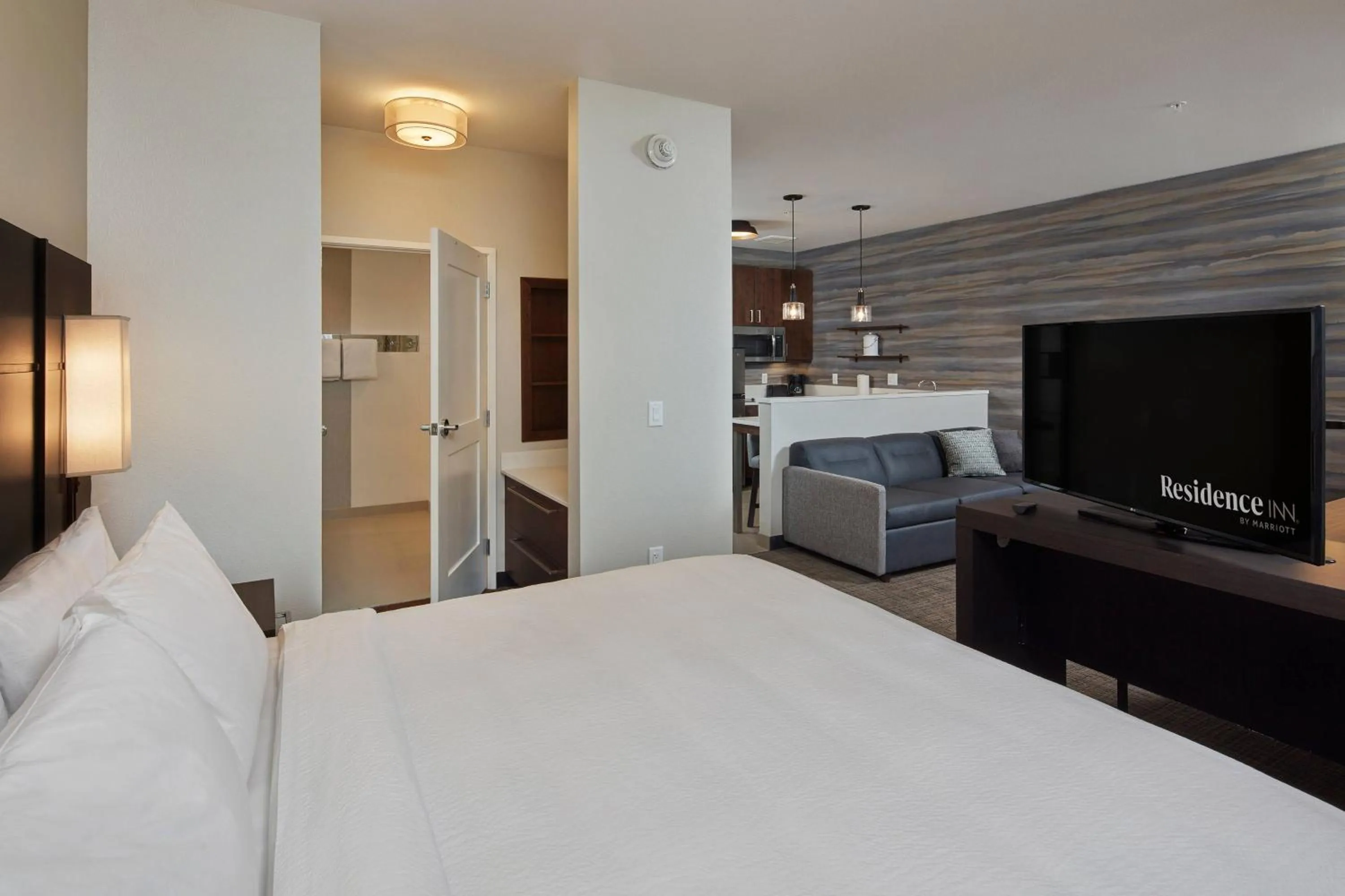 Photo of the whole room, Bed in Residence Inn Sacramento Davis