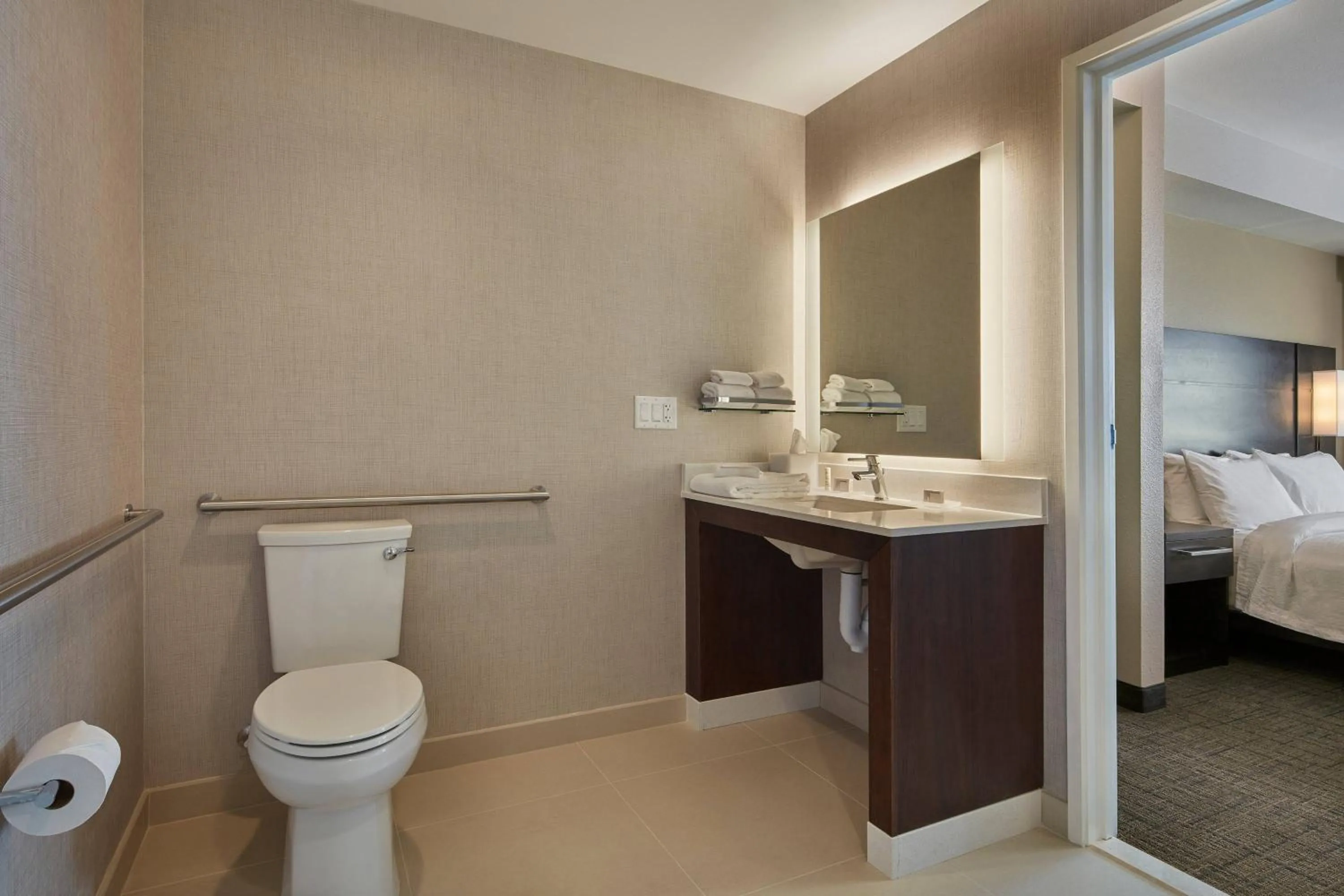 Bathroom, Bed in Residence Inn Sacramento Davis