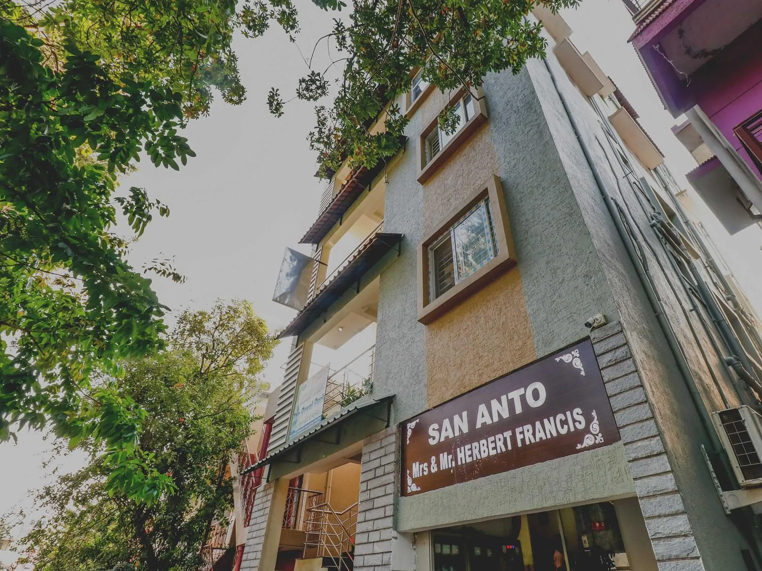 Facade/entrance in Hotel O The Royal Park Facade/entrance in Hotel O The Royal Park