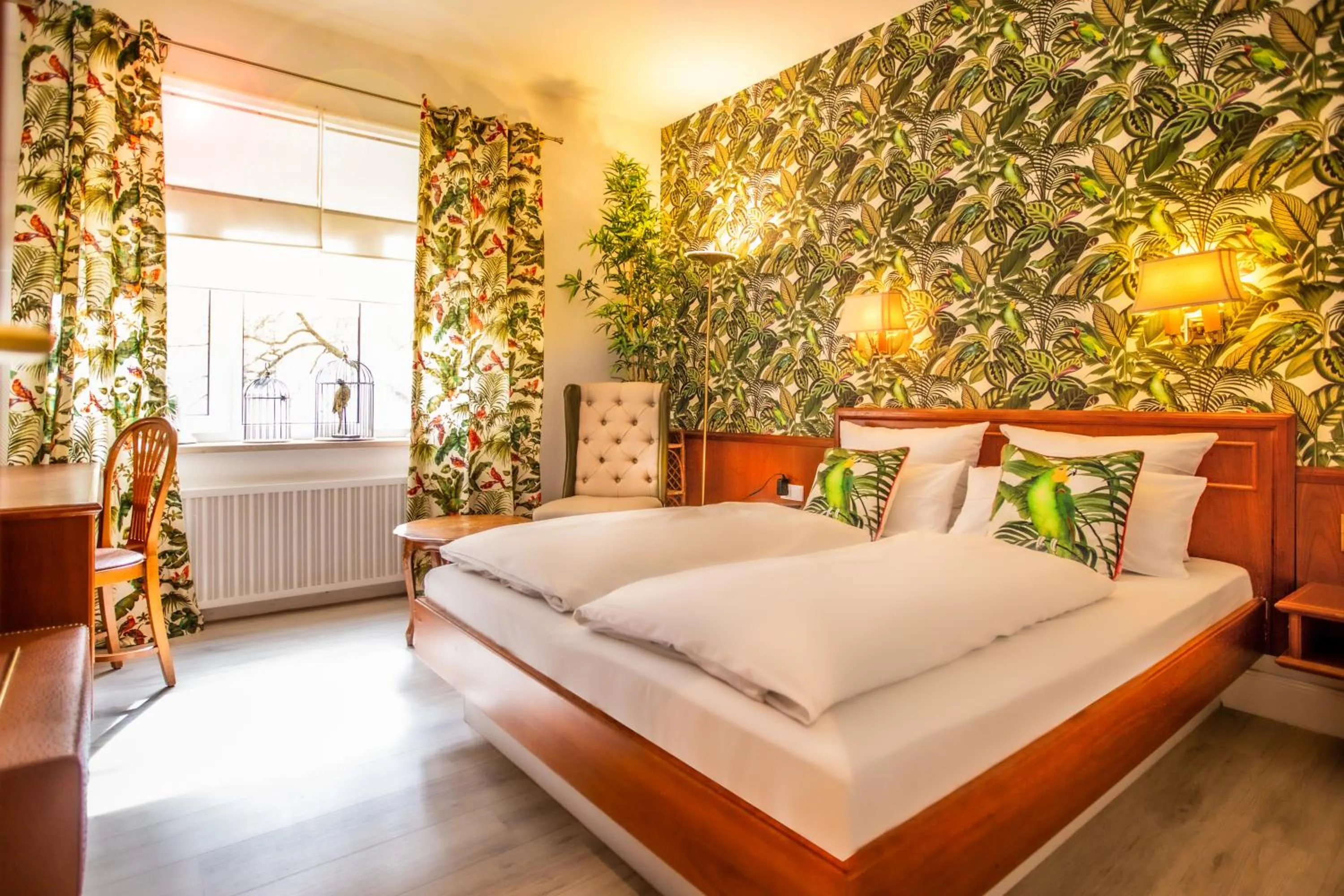 Photo of the whole room, Bed in Boutique Hotel Krone München