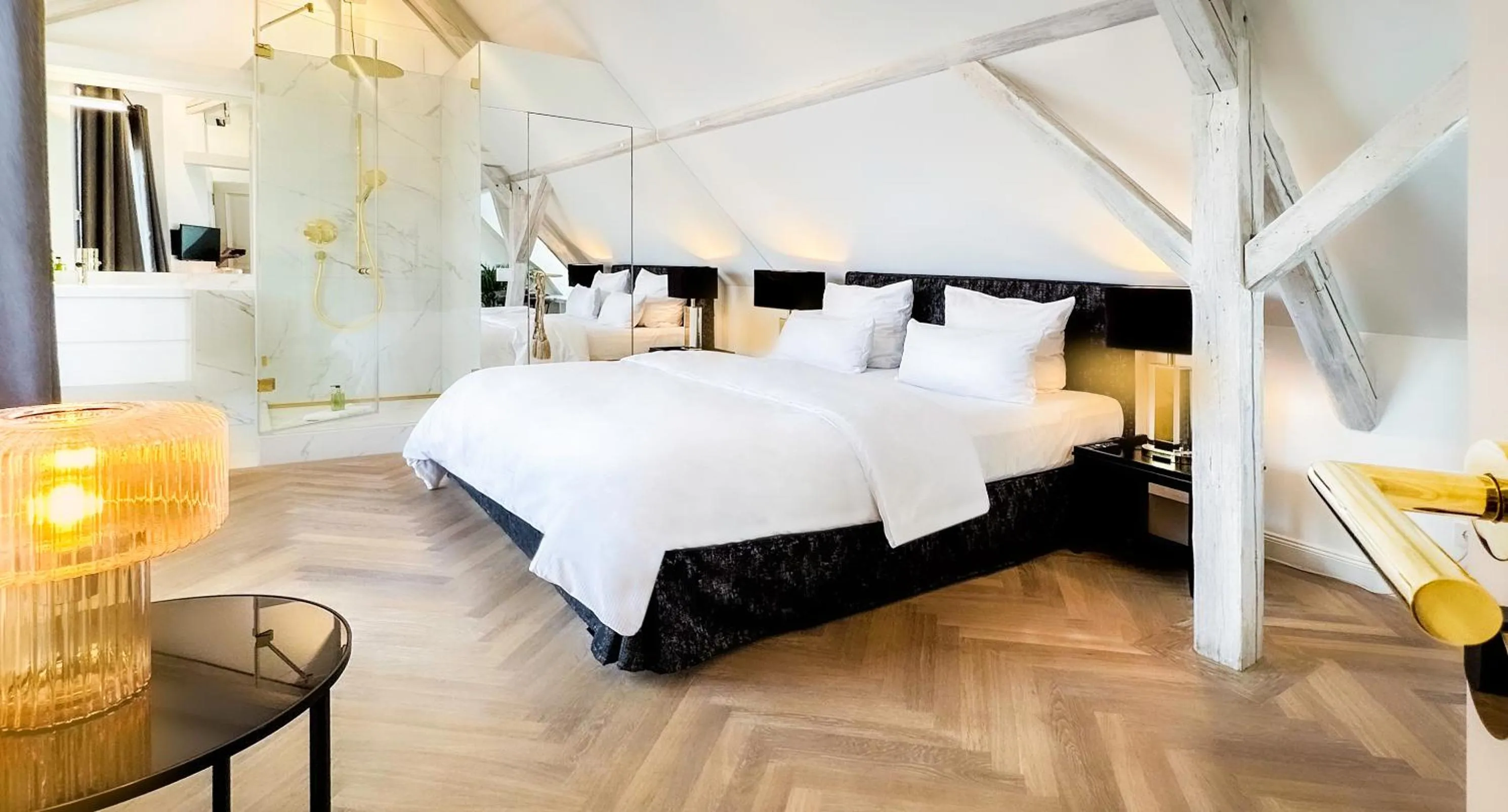 Shower, Bed in Boutique Hotel Krone München