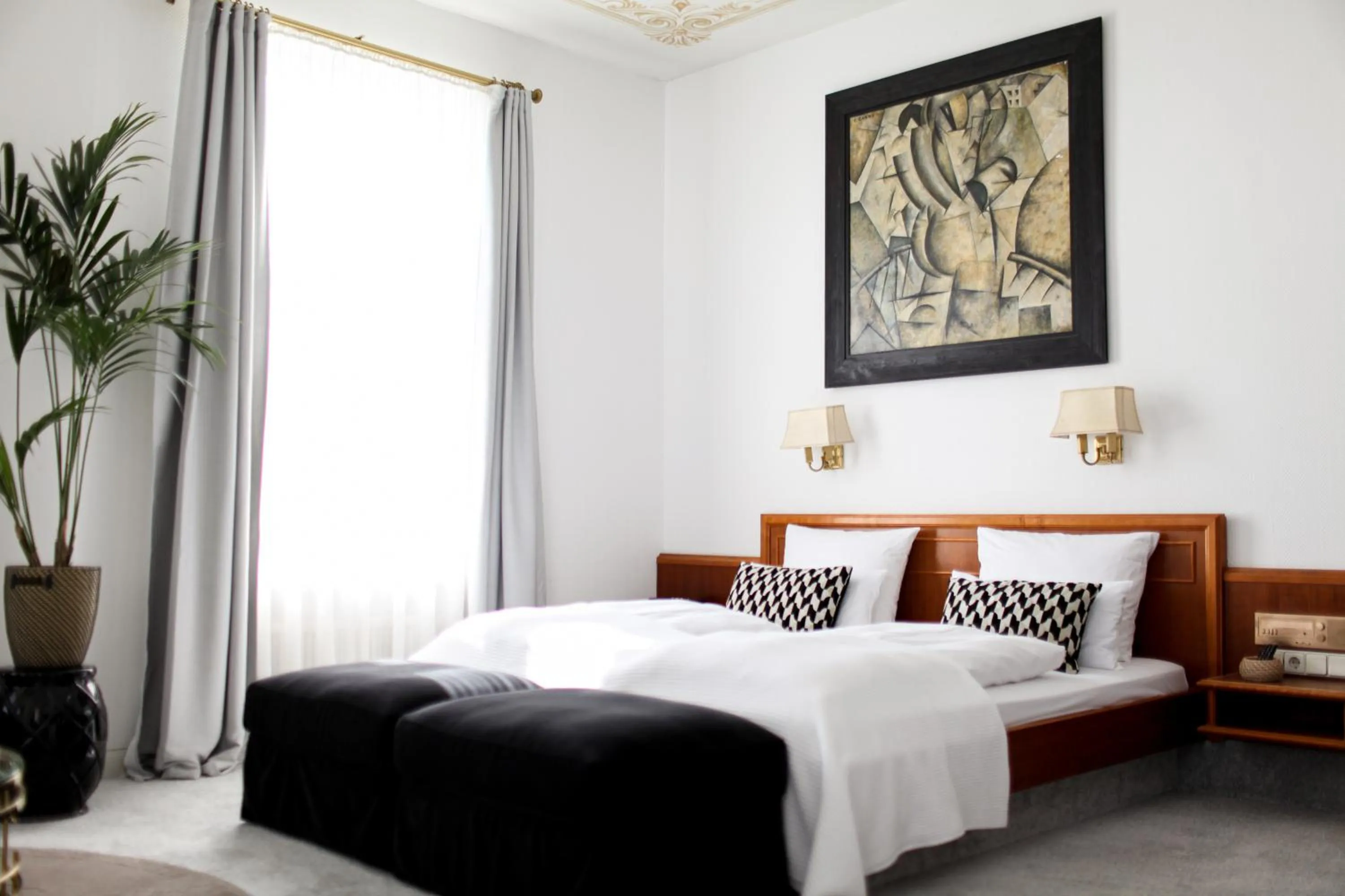 Photo of the whole room, Bed in Boutique Hotel Krone München