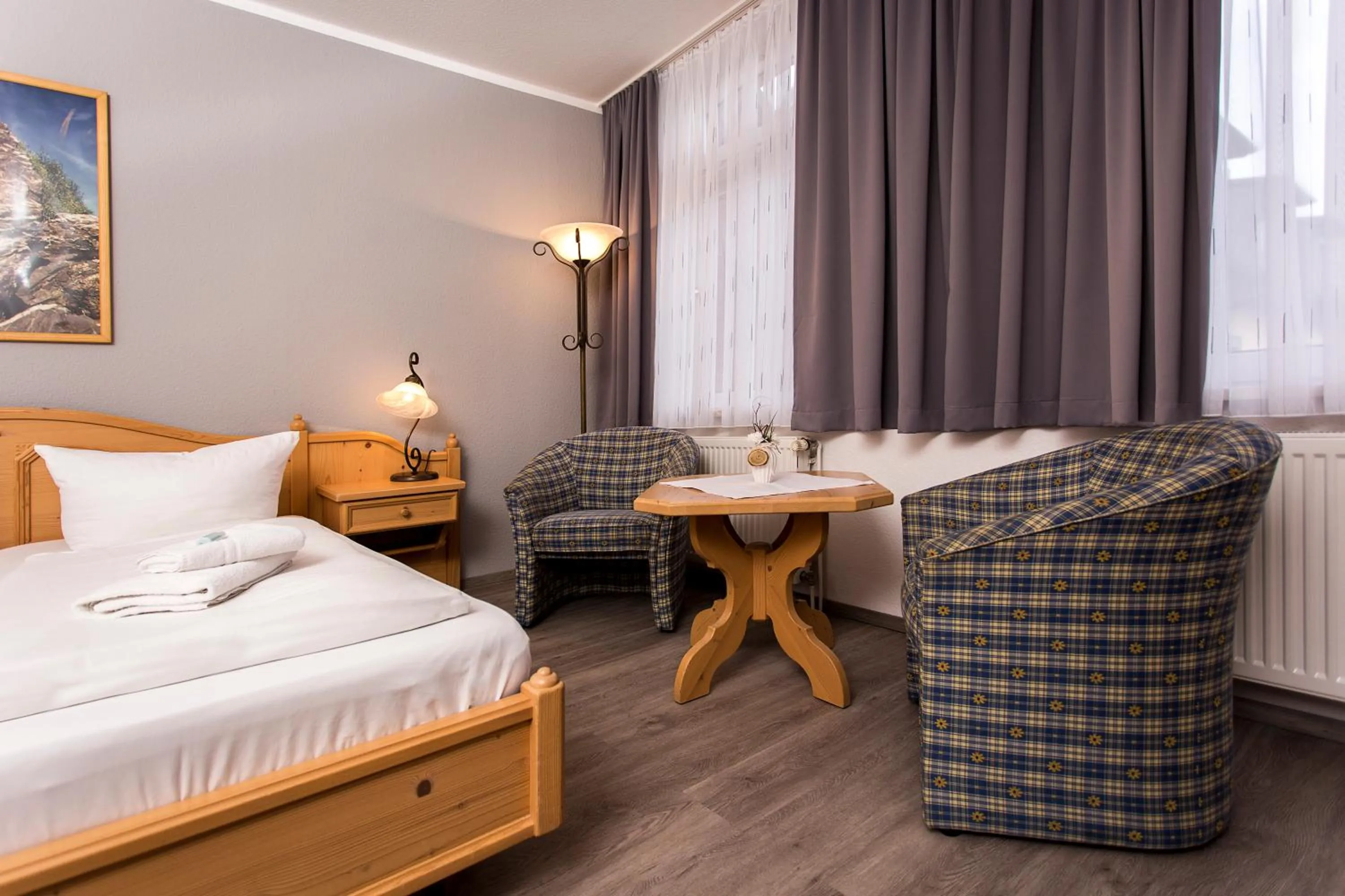 Photo of the whole room, Bed in Der Bayerische Hof