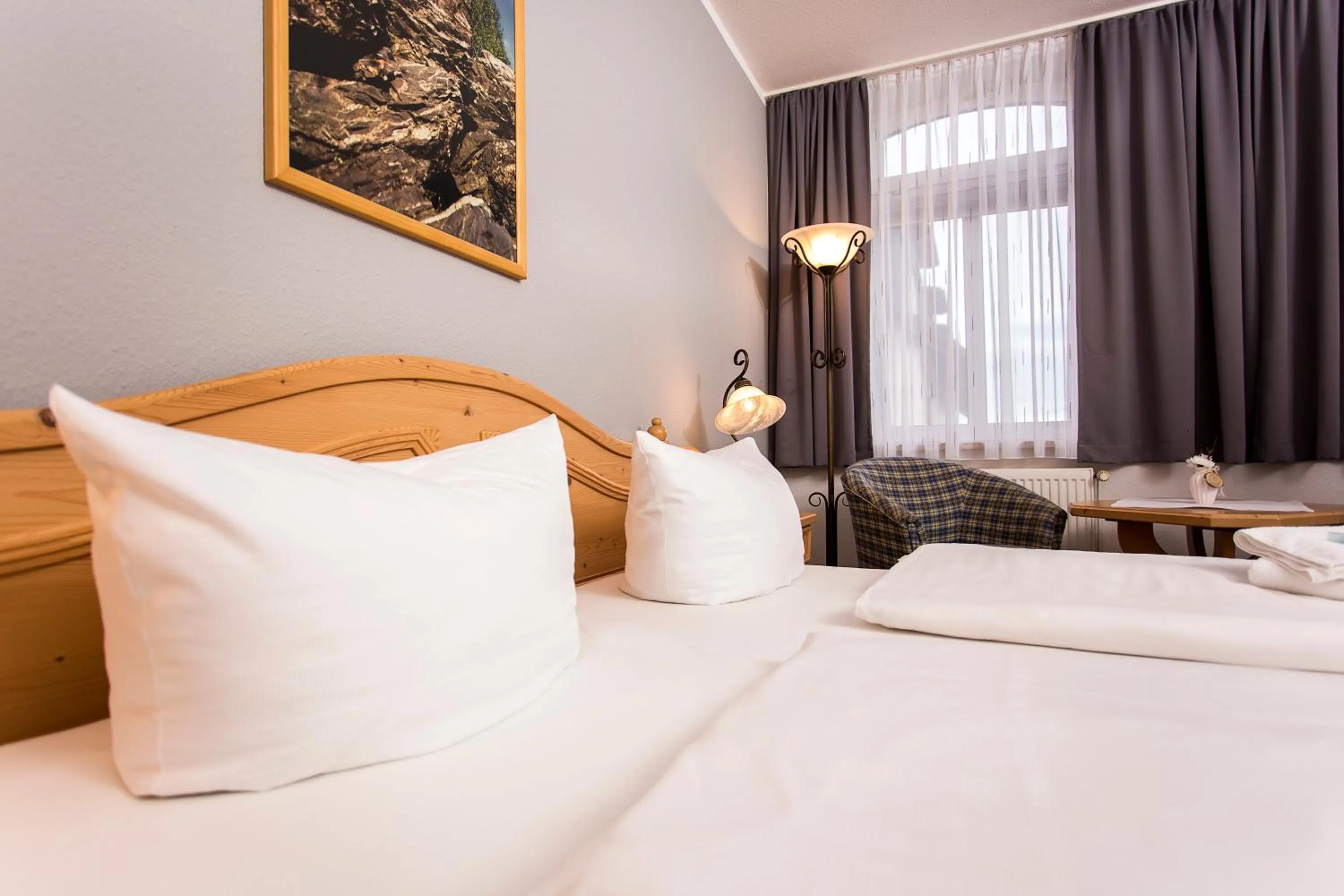 Photo of the whole room, Bed in Der Bayerische Hof