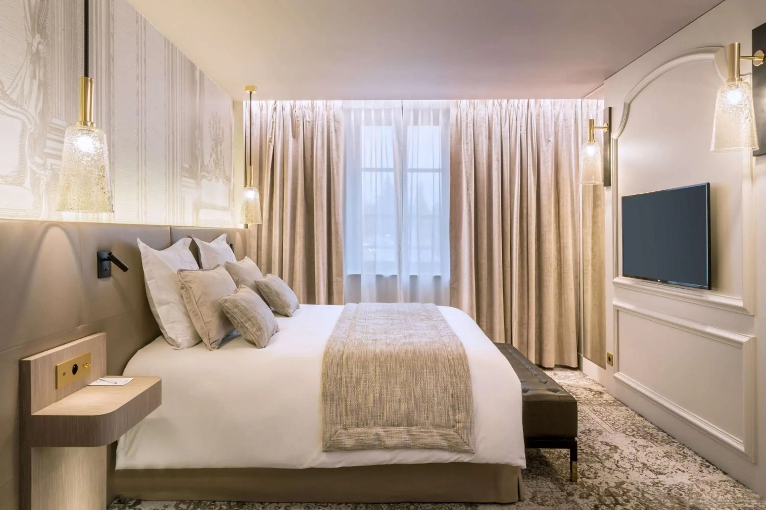 TV and multimedia, Bed in Hôtel & Spa Les Sept Fontaines Best Western Premier TV and multimedia, Bed in Hôtel & Spa Les Sept Fontaines Best Western Premier