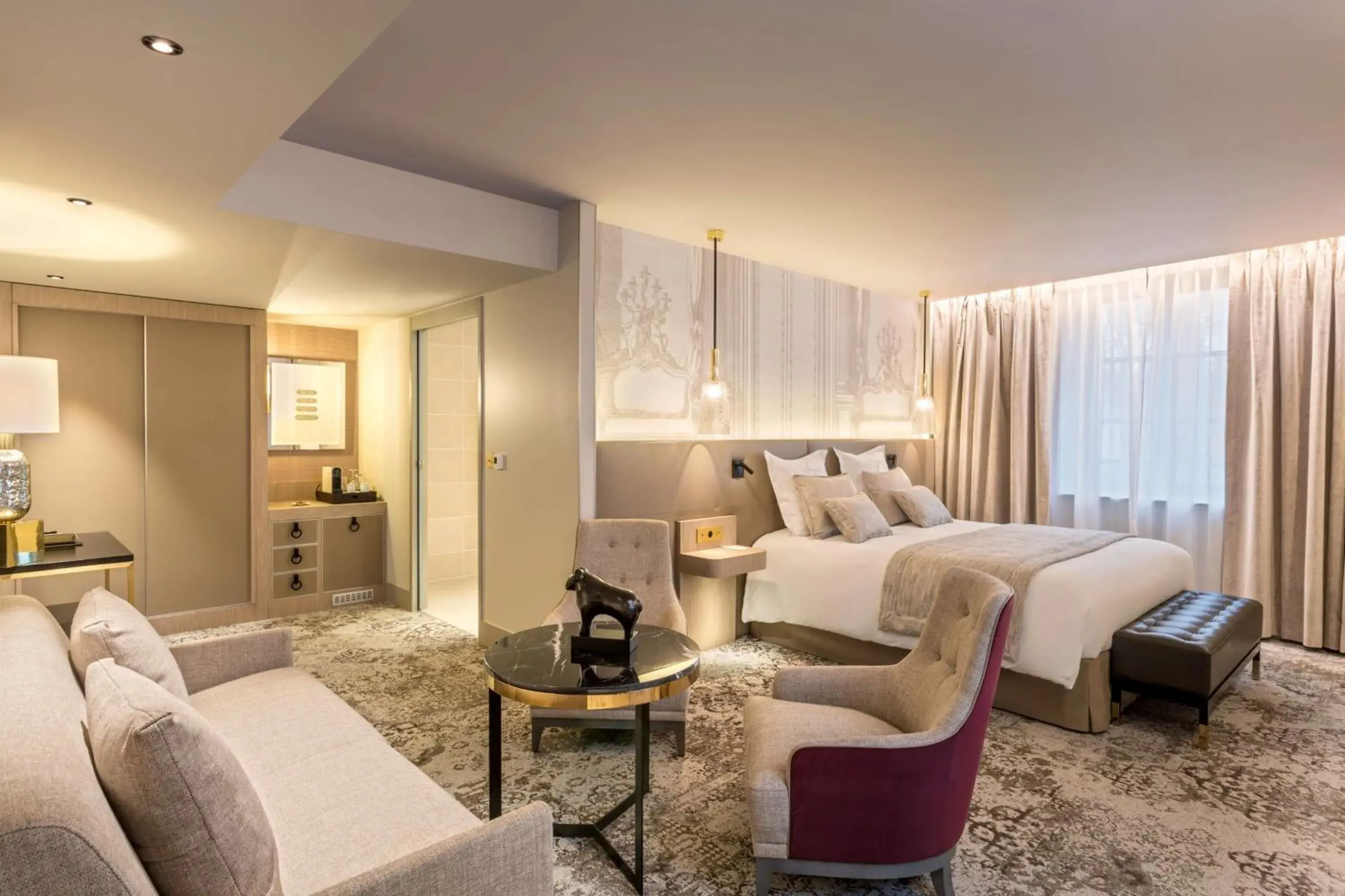 Shower, Bed in Hôtel & Spa Les Sept Fontaines Best Western Premier Shower, Bed in Hôtel & Spa Les Sept Fontaines Best Western Premier