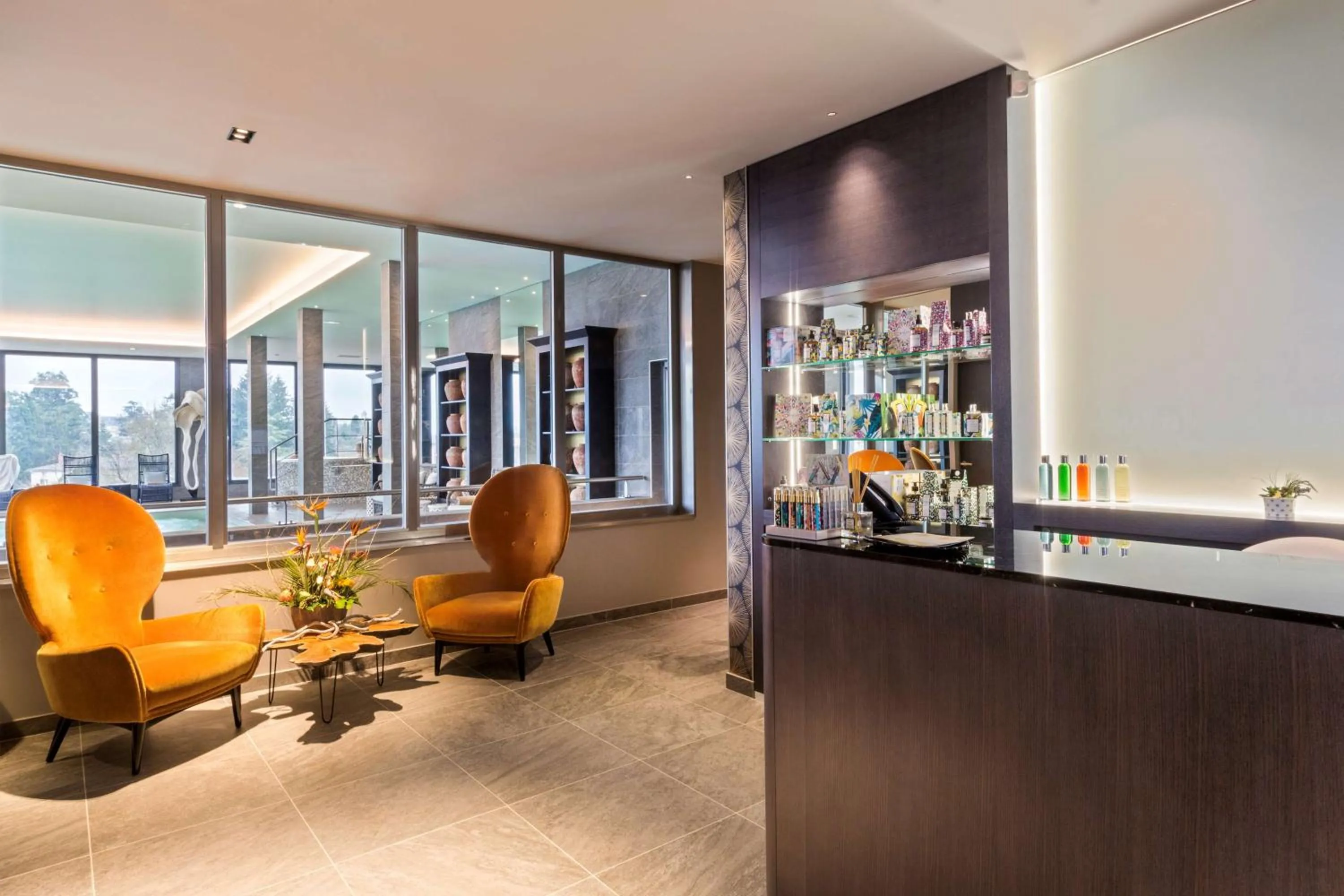 Hot Tub in Hôtel & Spa Les Sept Fontaines Best Western Premier