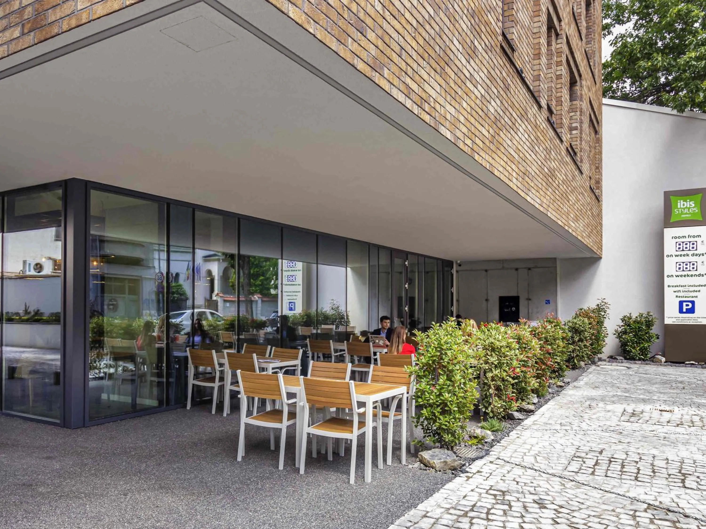 Restaurant/places to eat in ibis Styles Bucharest City Center