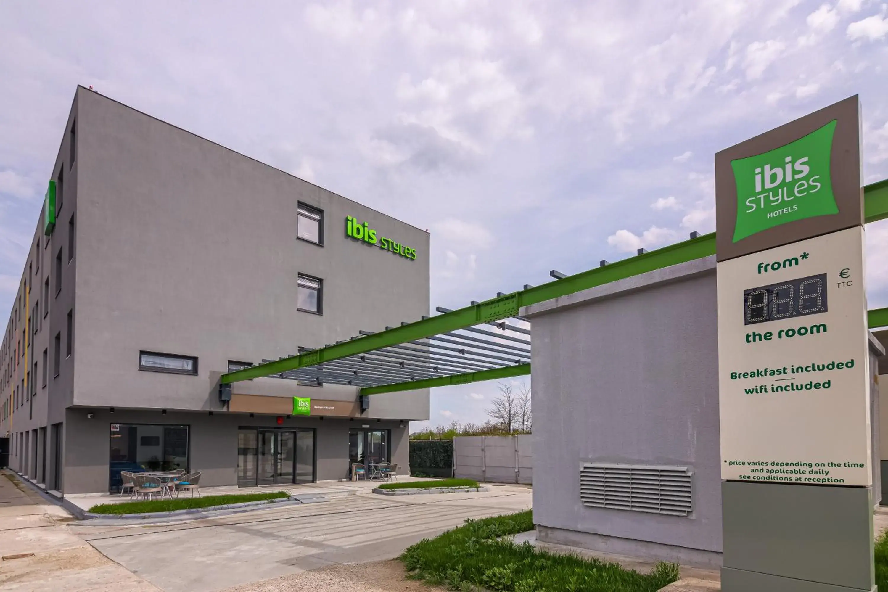 Property building in Ibis Styles Bucharest Airport Property building in Ibis Styles Bucharest Airport