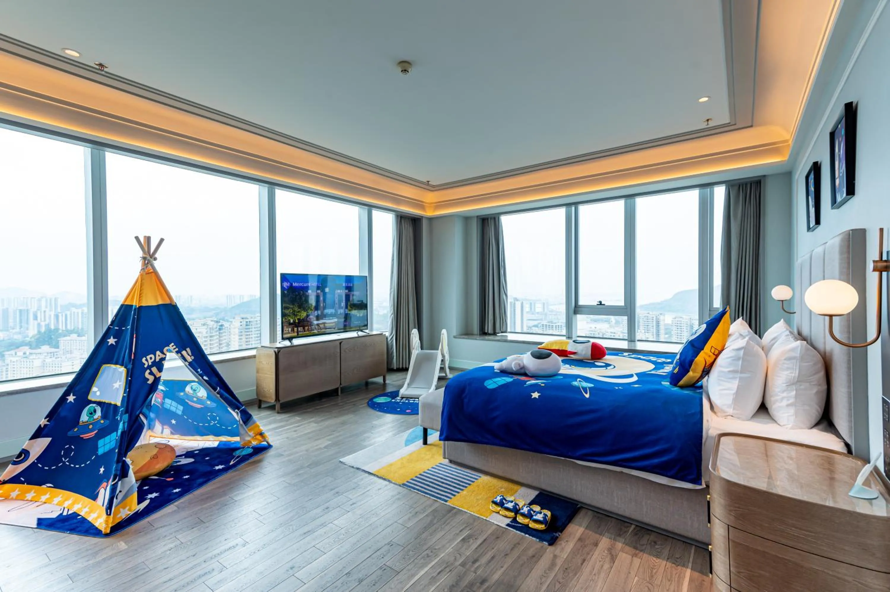 Photo of the whole room, Bed in Mercure Guangzhou Nansha