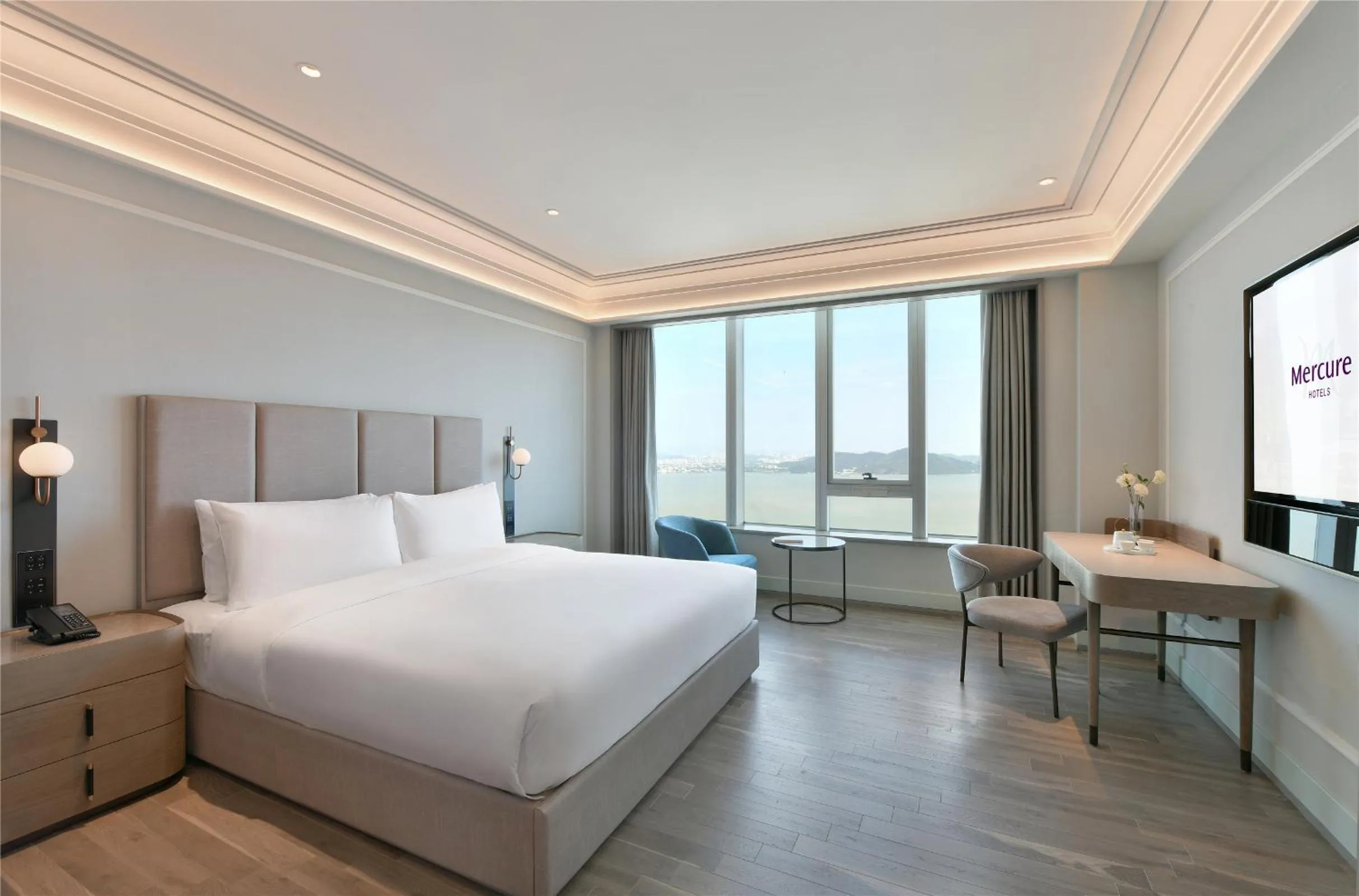 Bed in Mercure Guangzhou Nansha