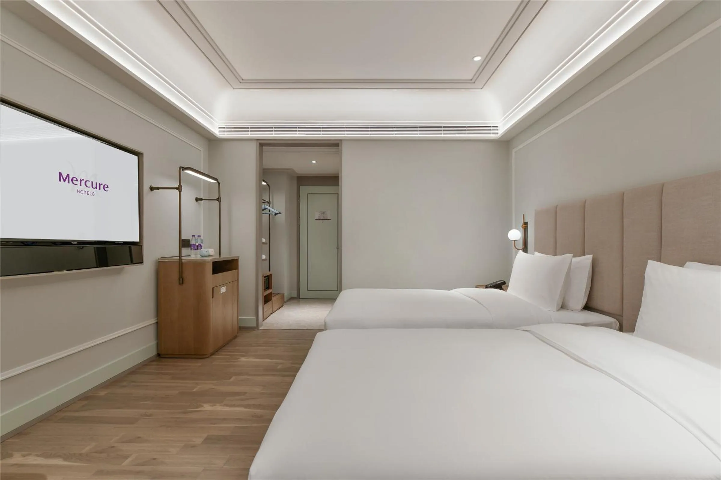 Bed in Mercure Guangzhou Nansha