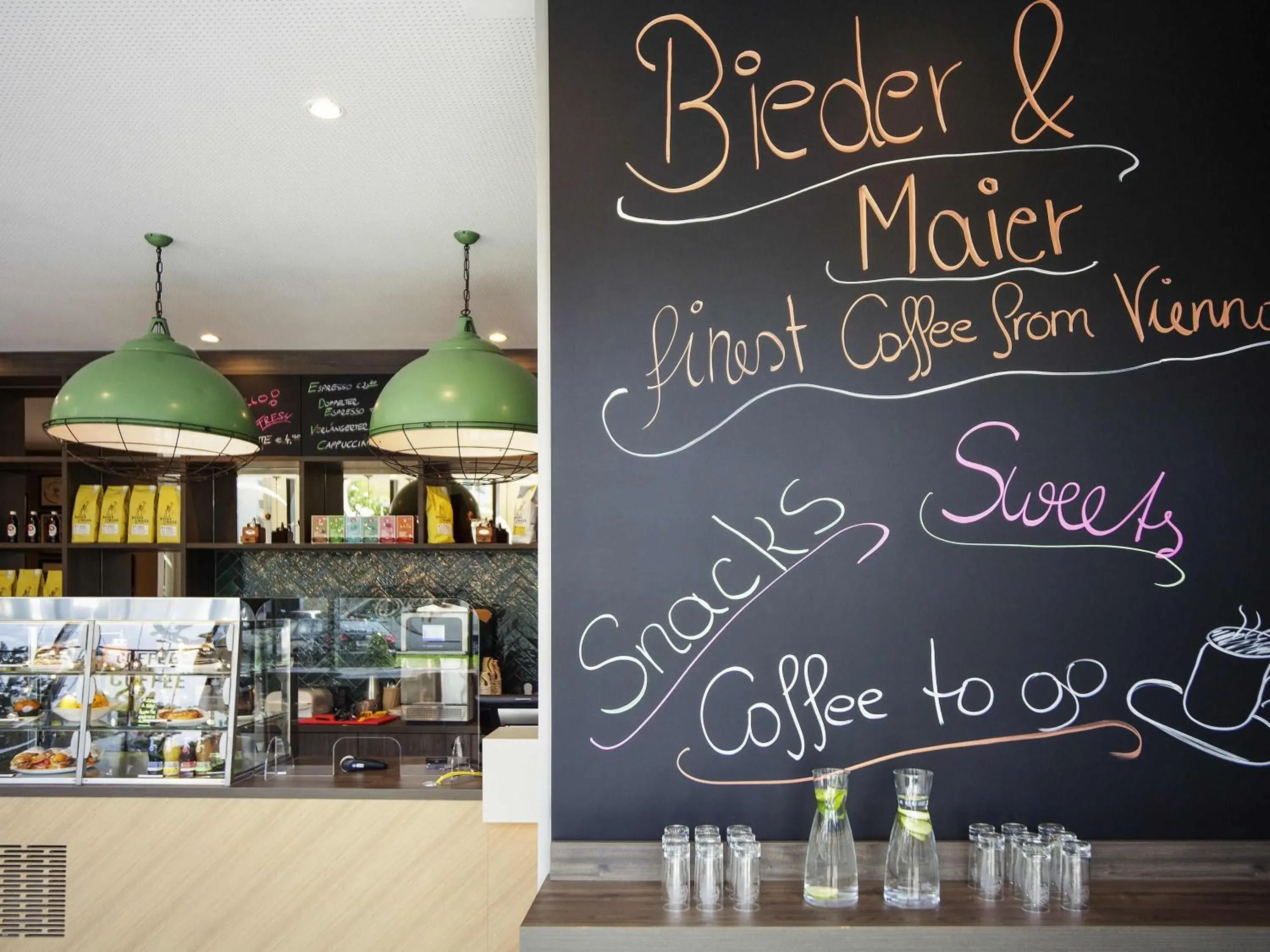 Lounge or bar in ibis Styles Klagenfurt am Woerthersee Lounge or bar in ibis Styles Klagenfurt am Woerthersee