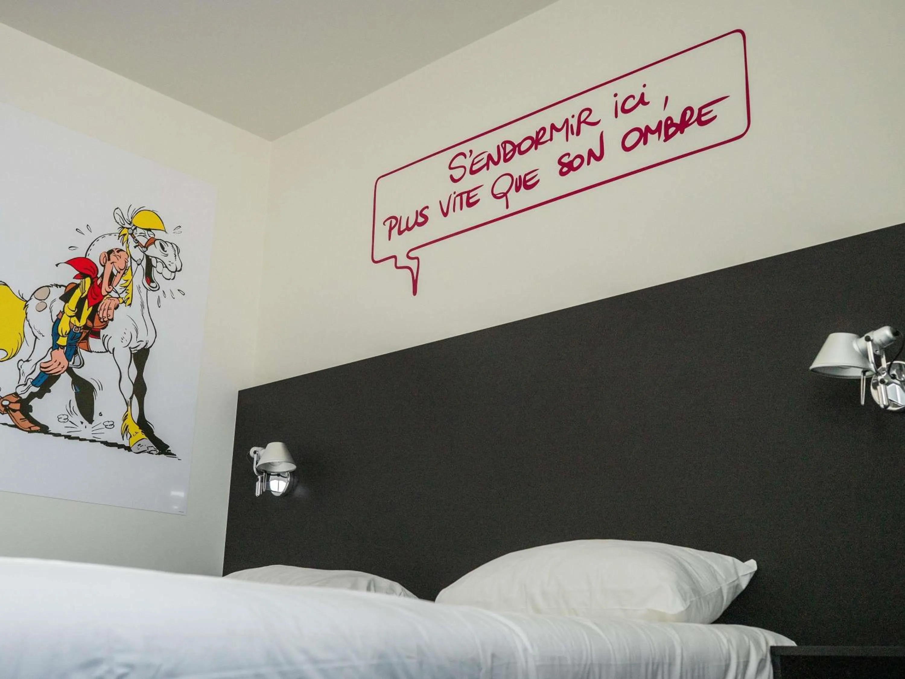 Bedroom, Bed in ibis Styles Liege Guillemins