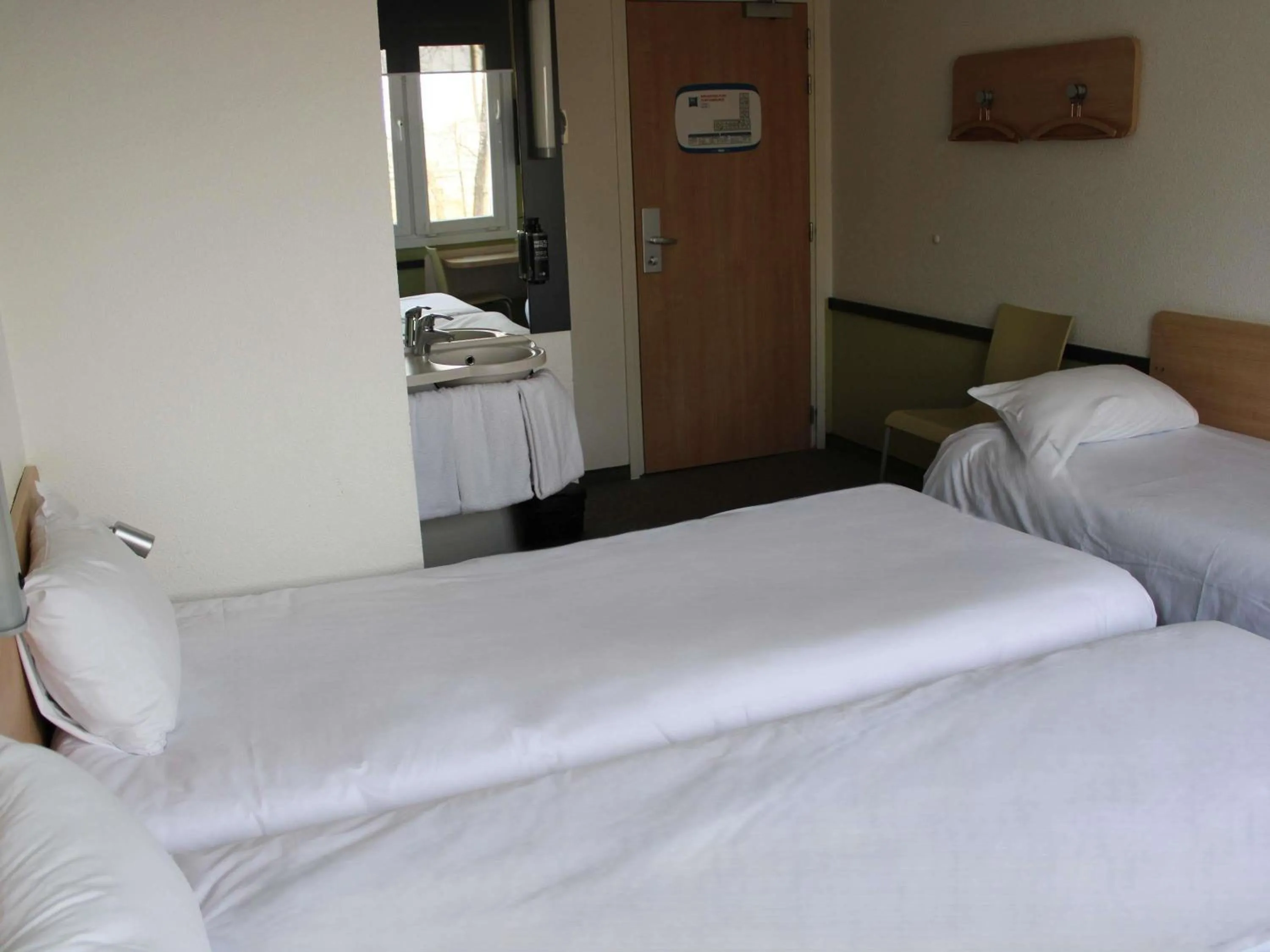 Bedroom, Bed in ibis budget Wrocław Stadion