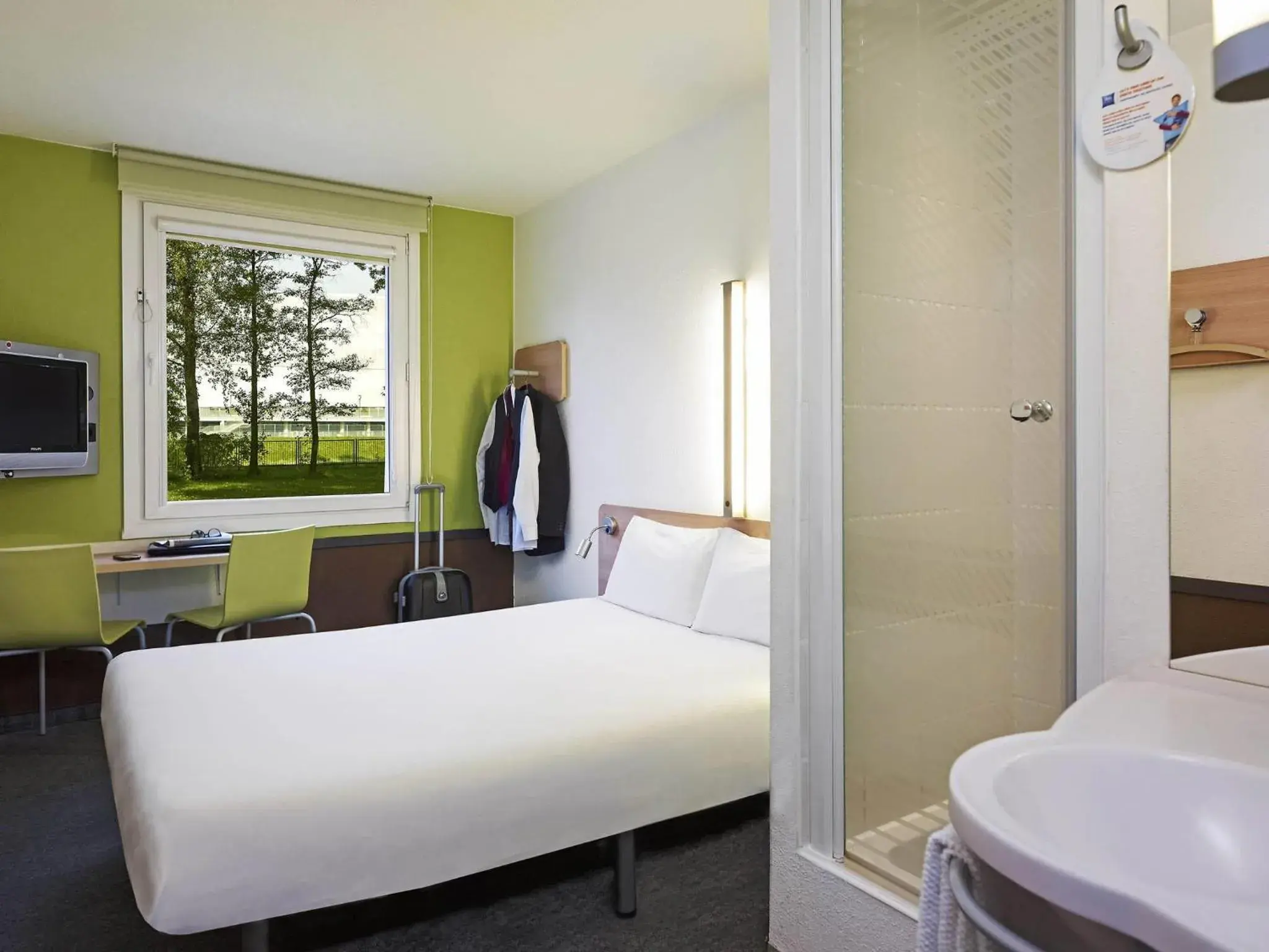 Bedroom, Bed in ibis budget Wrocław Stadion Bedroom, Bed in ibis budget Wrocław Stadion