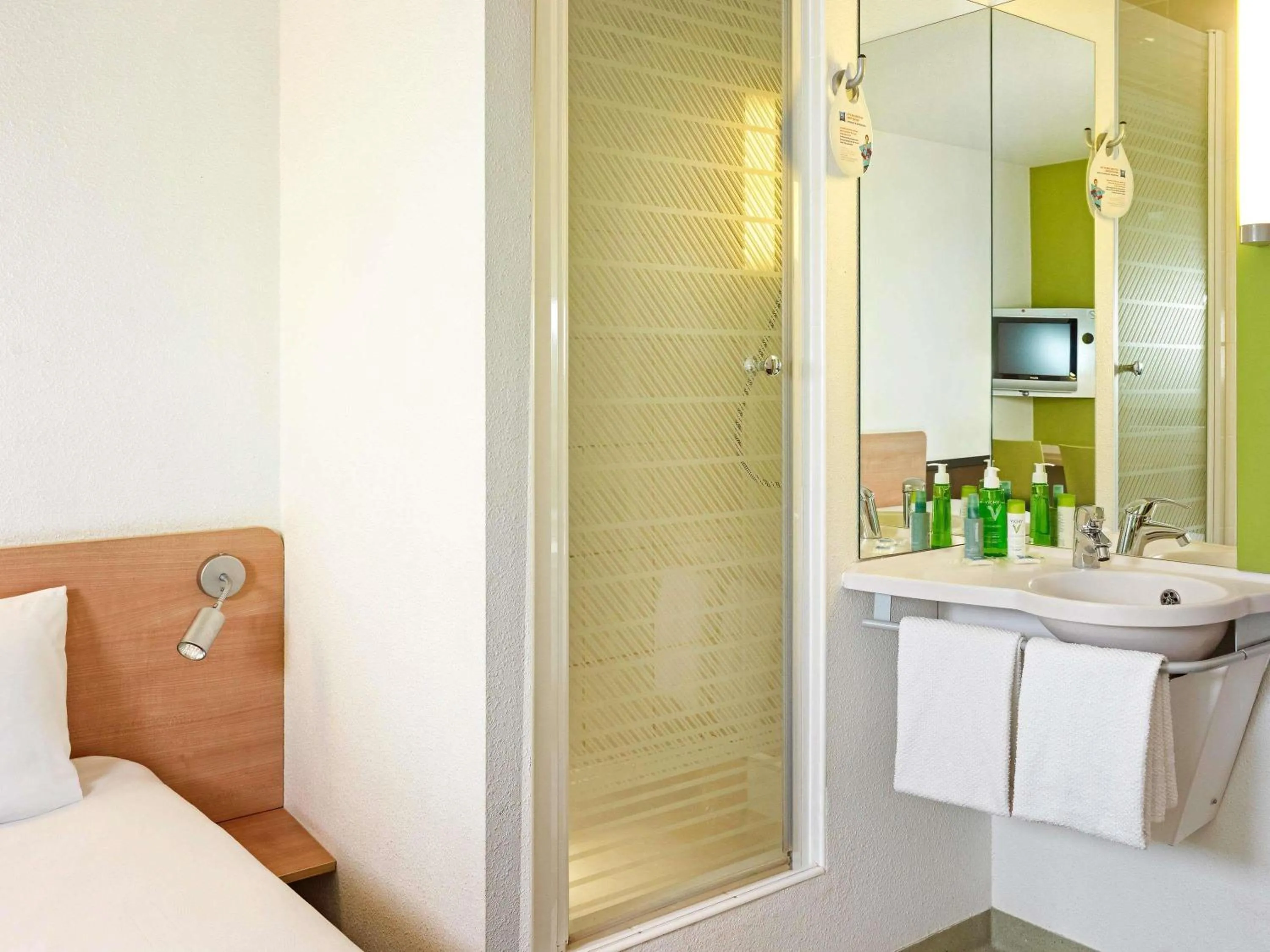 Bedroom, Bed in ibis budget Wrocław Stadion