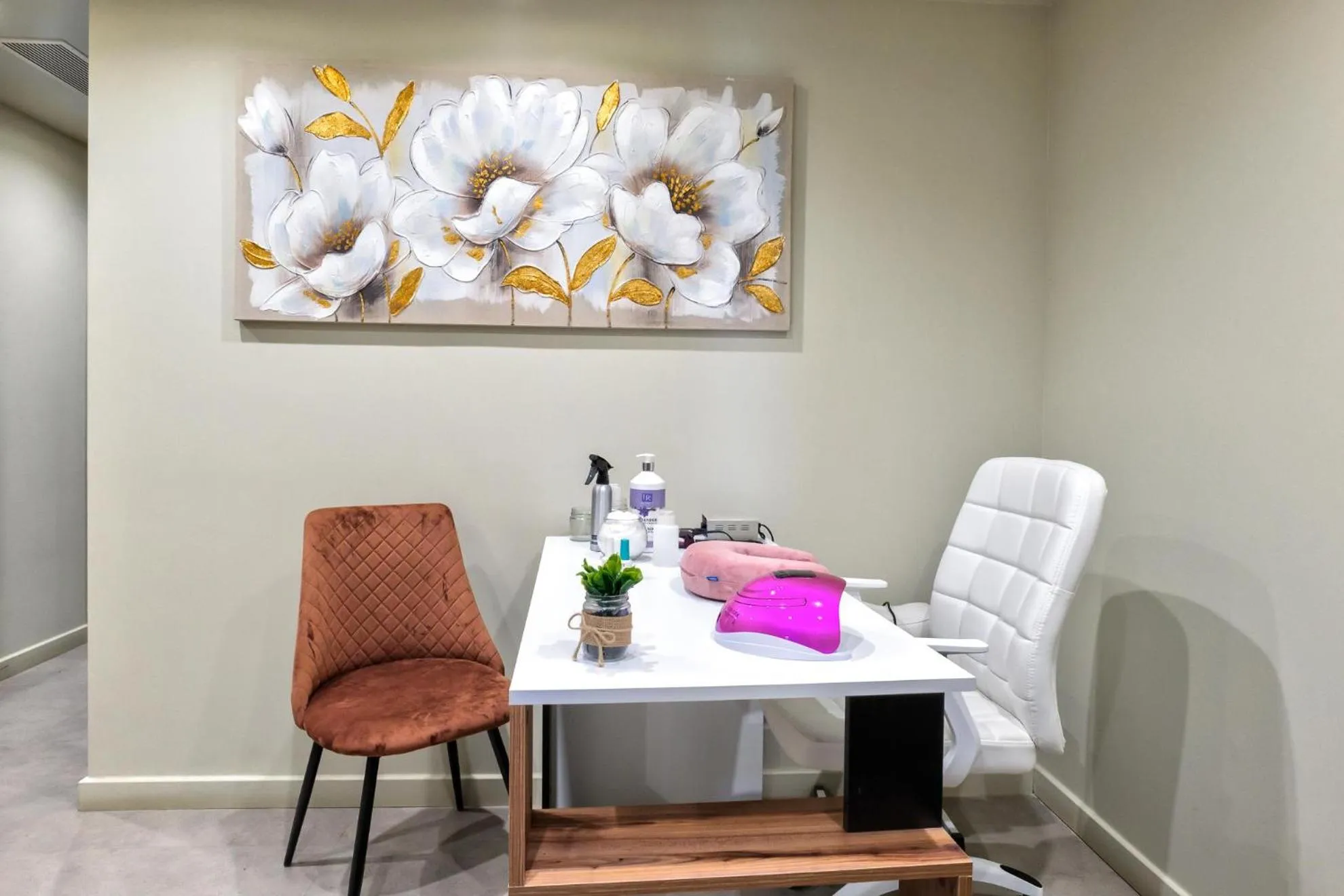 Seating area in White Olive Elite Rethymno