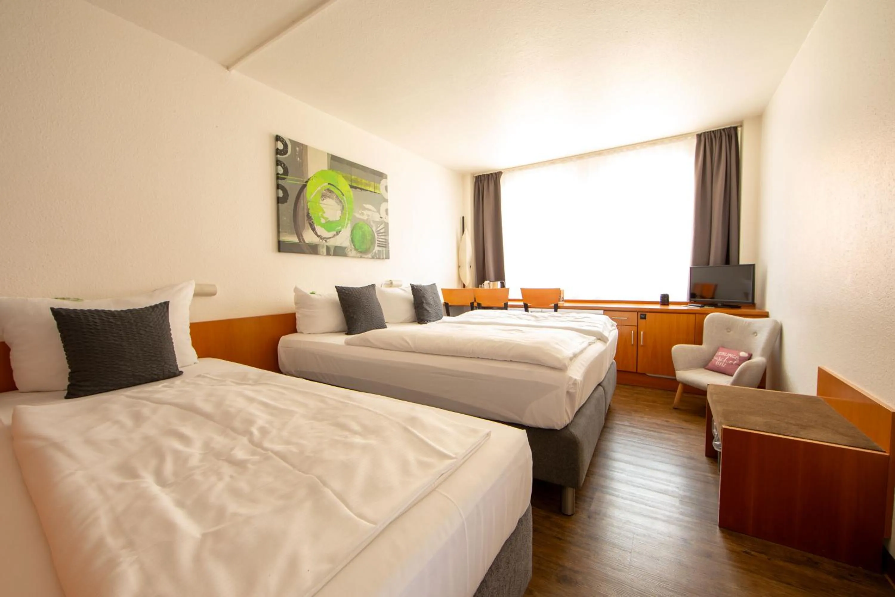 Photo of the whole room, Bed in hogh Hotel Heilbronn