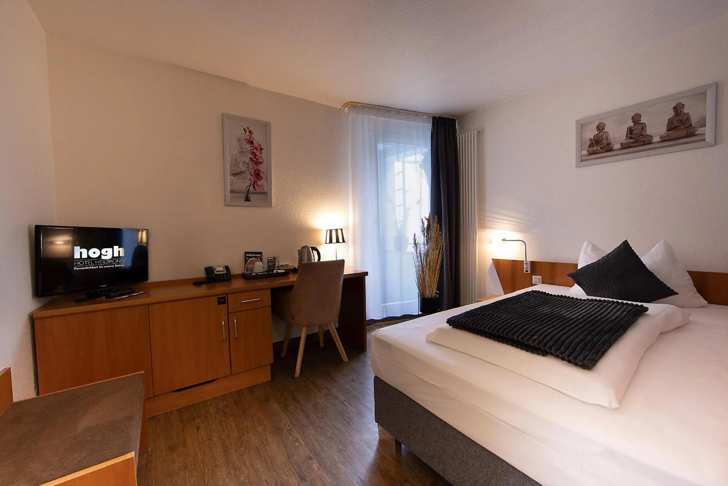 Photo of the whole room, Bed in hogh Hotel Heilbronn