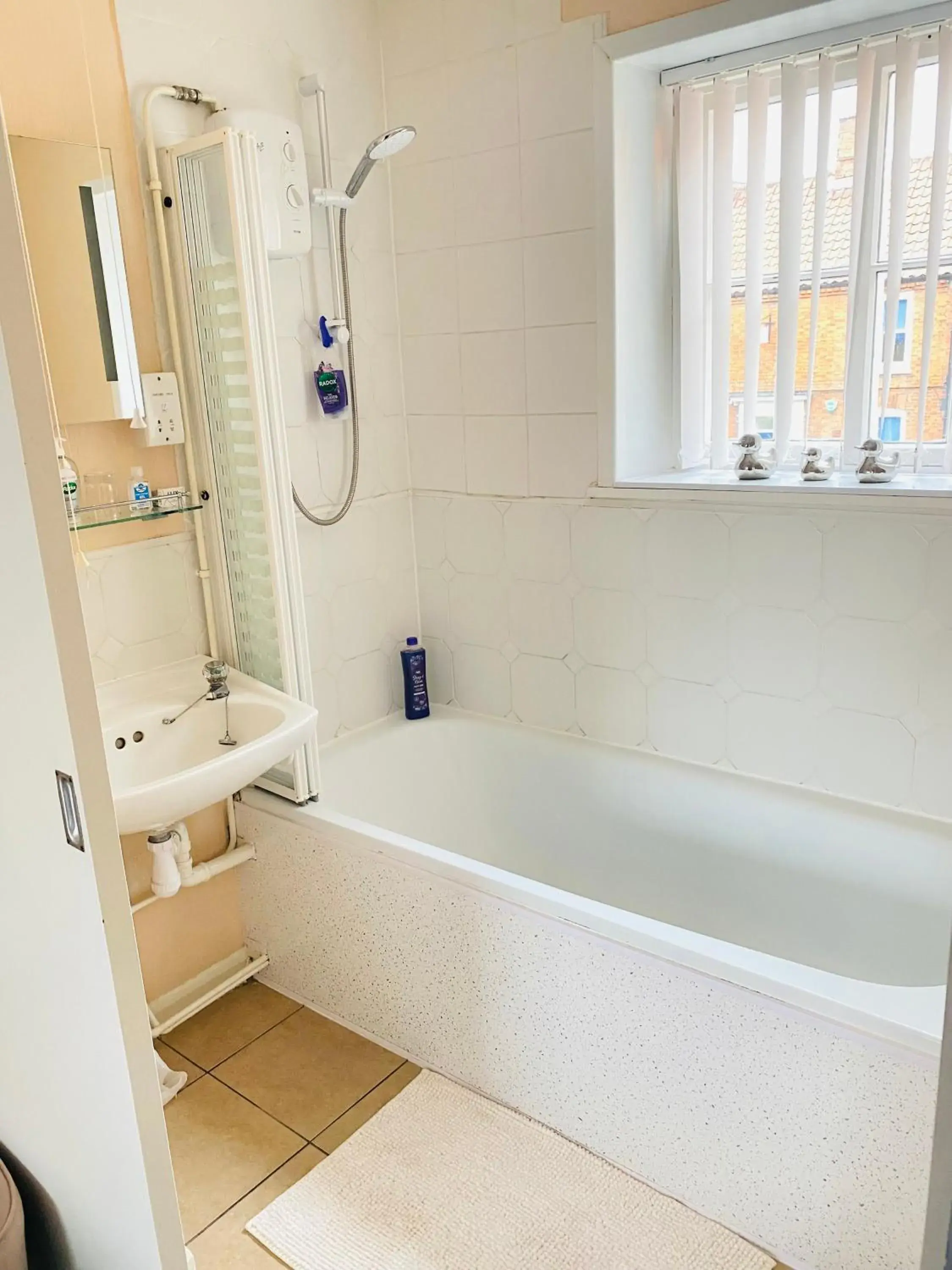 Double or Twin Room with Private Bathroom - single occupancy in The Mallards Double or Twin Room with Private Bathroom - single occupancy in The Mallards