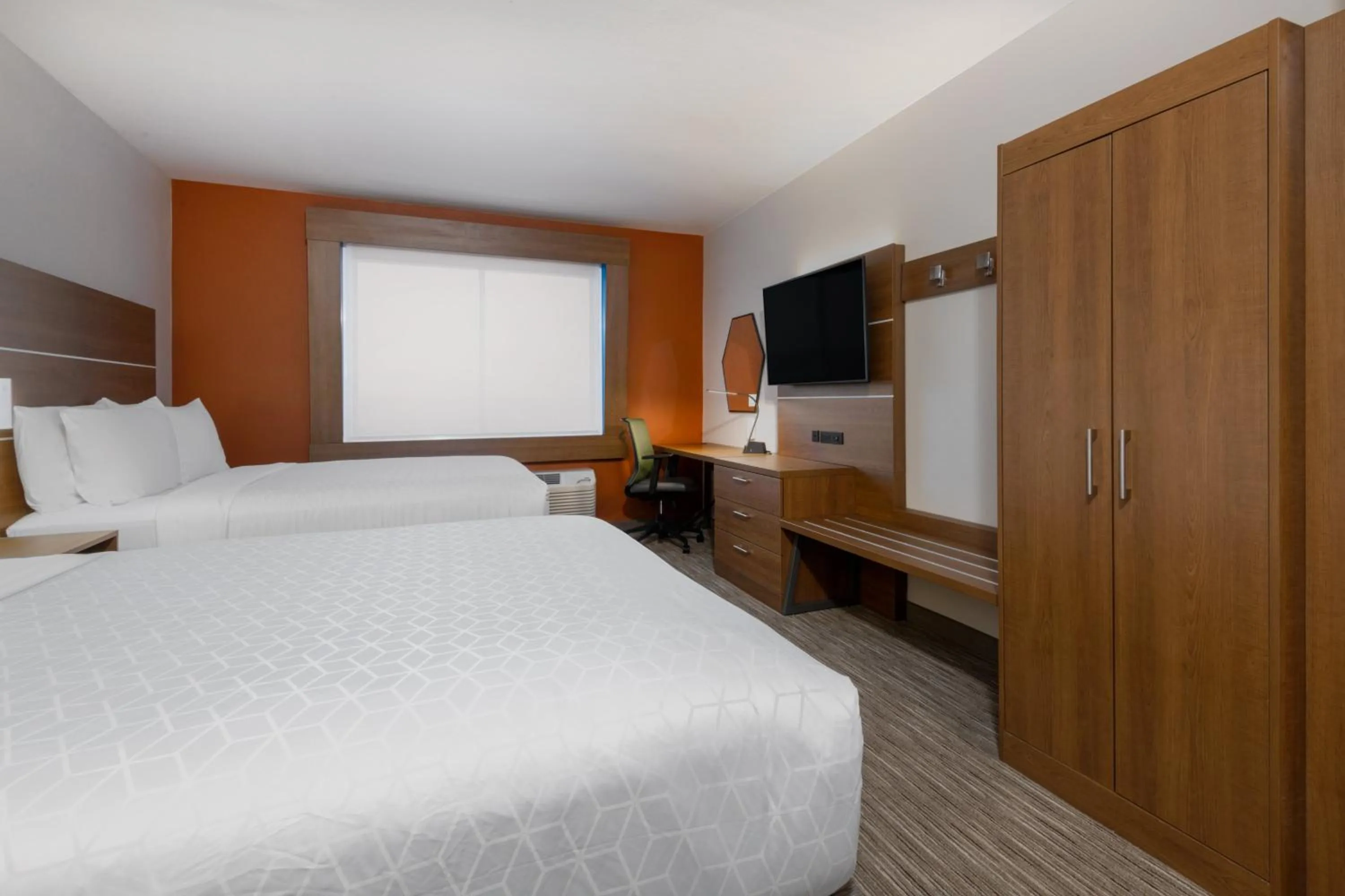 Photo of the whole room, Bed in Holiday Inn Express & Suites - Colorado Springs South I-25 by IHG