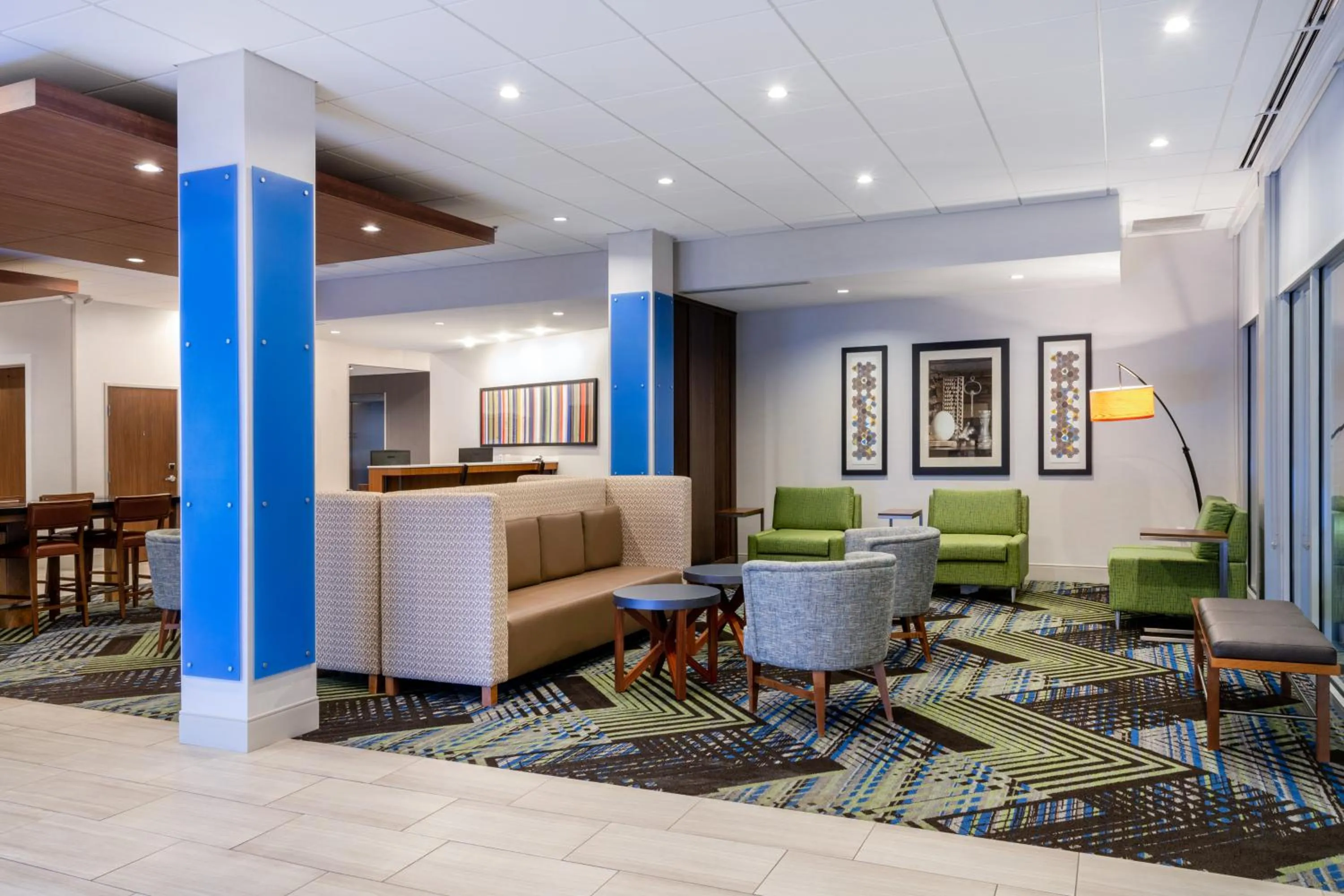 Lobby or reception in Holiday Inn Express & Suites - Colorado Springs South I-25 by IHG