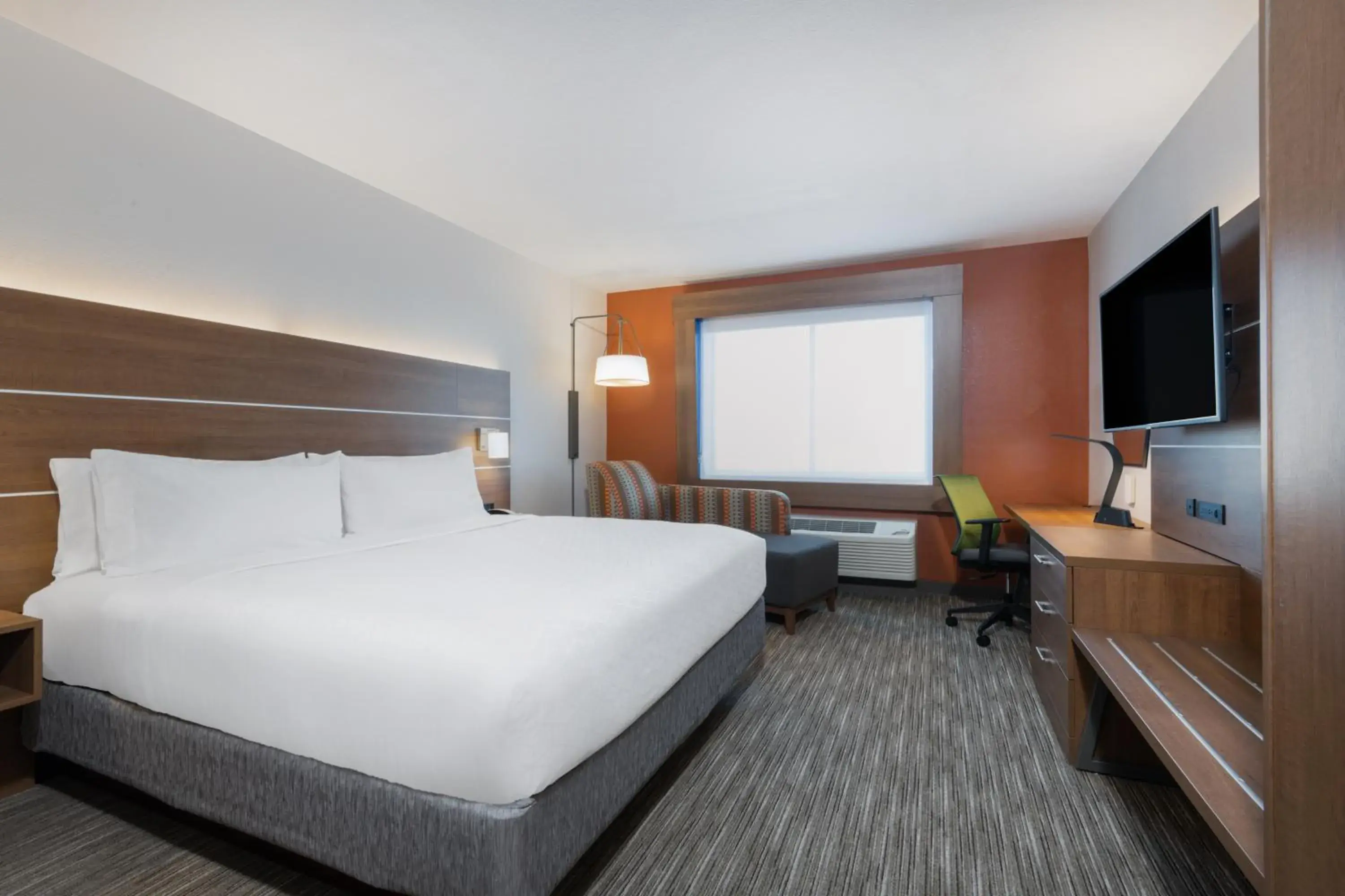King Room - Hearing Accessible/Non-Smoking in Holiday Inn Express & Suites - Colorado Springs South I-25 by IHG King Room - Hearing Accessible/Non-Smoking in Holiday Inn Express & Suites - Colorado Springs South I-25 by IHG