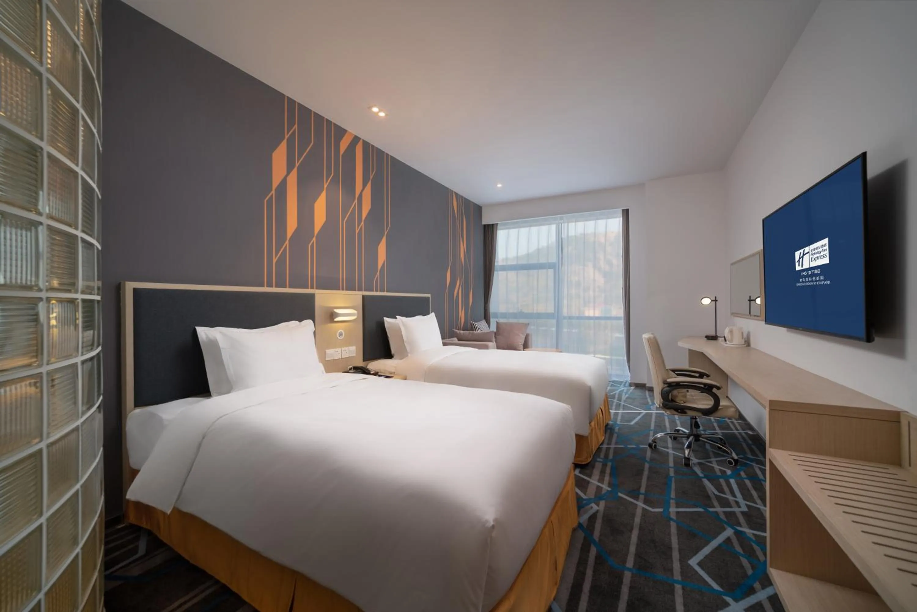 Photo of the whole room, Bed in Holiday Inn Express Qingdao Innovation Park by IHG