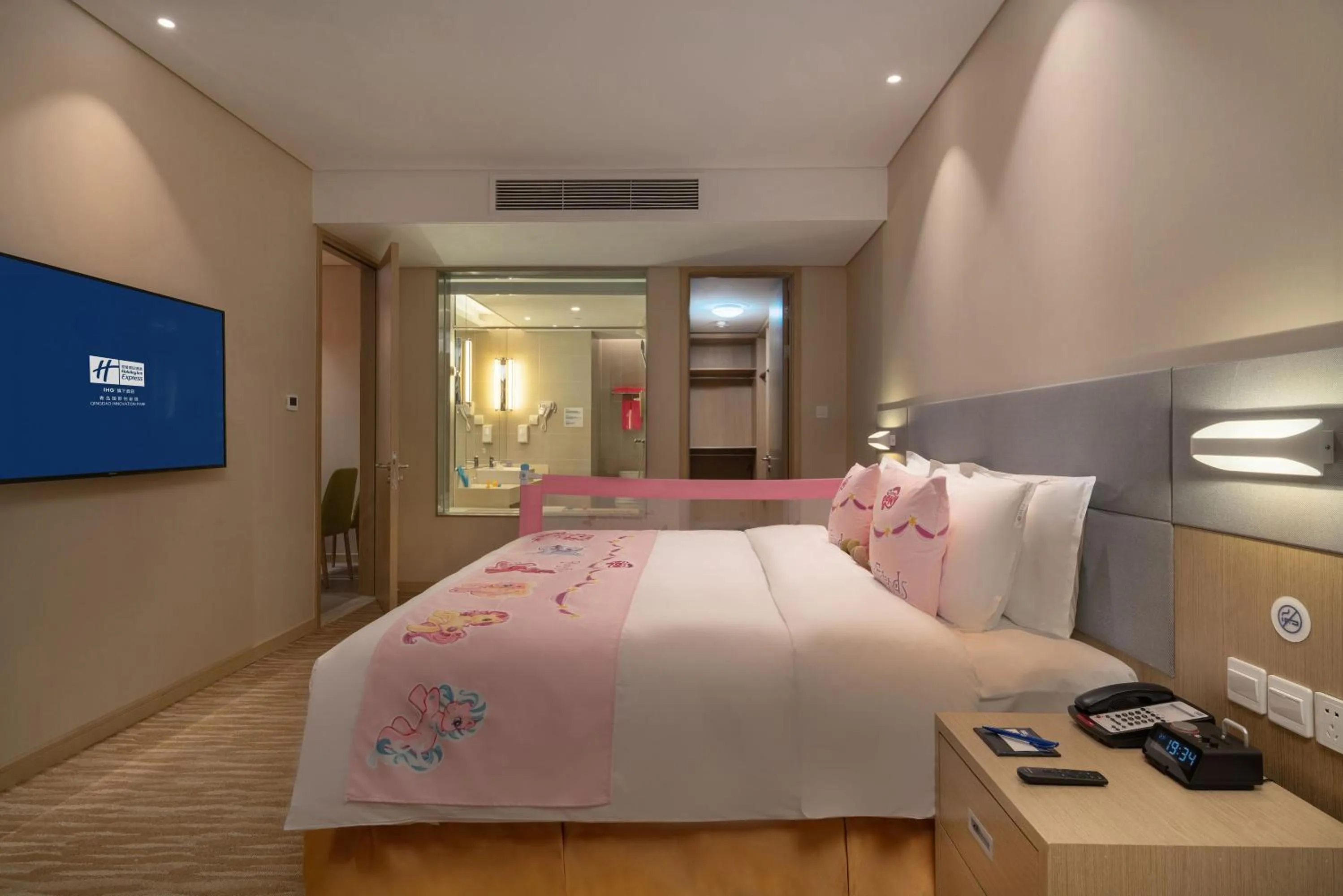 Bed in Holiday Inn Express Qingdao Innovation Park by IHG