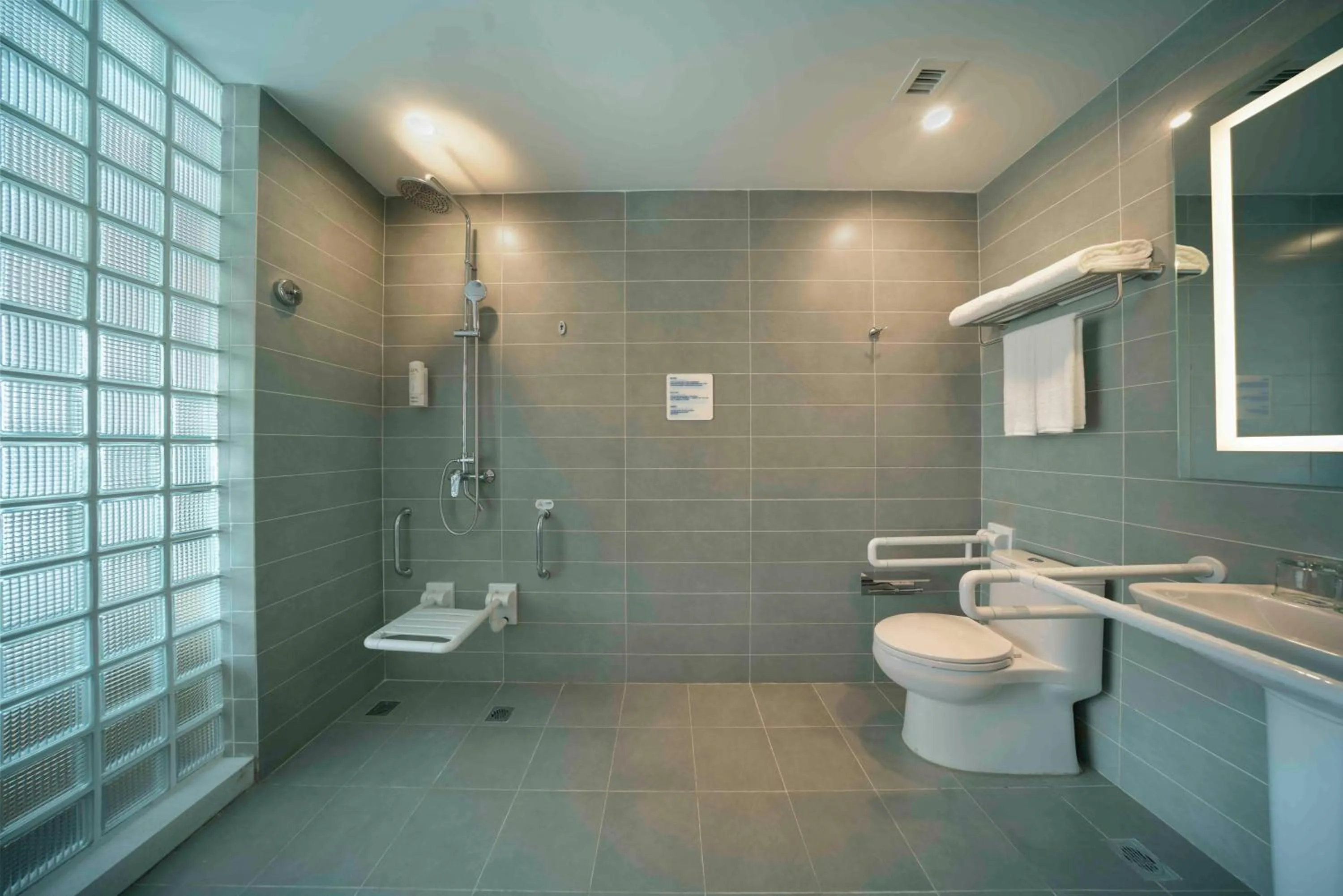 Shower in Holiday Inn Express Qingdao Innovation Park by IHG