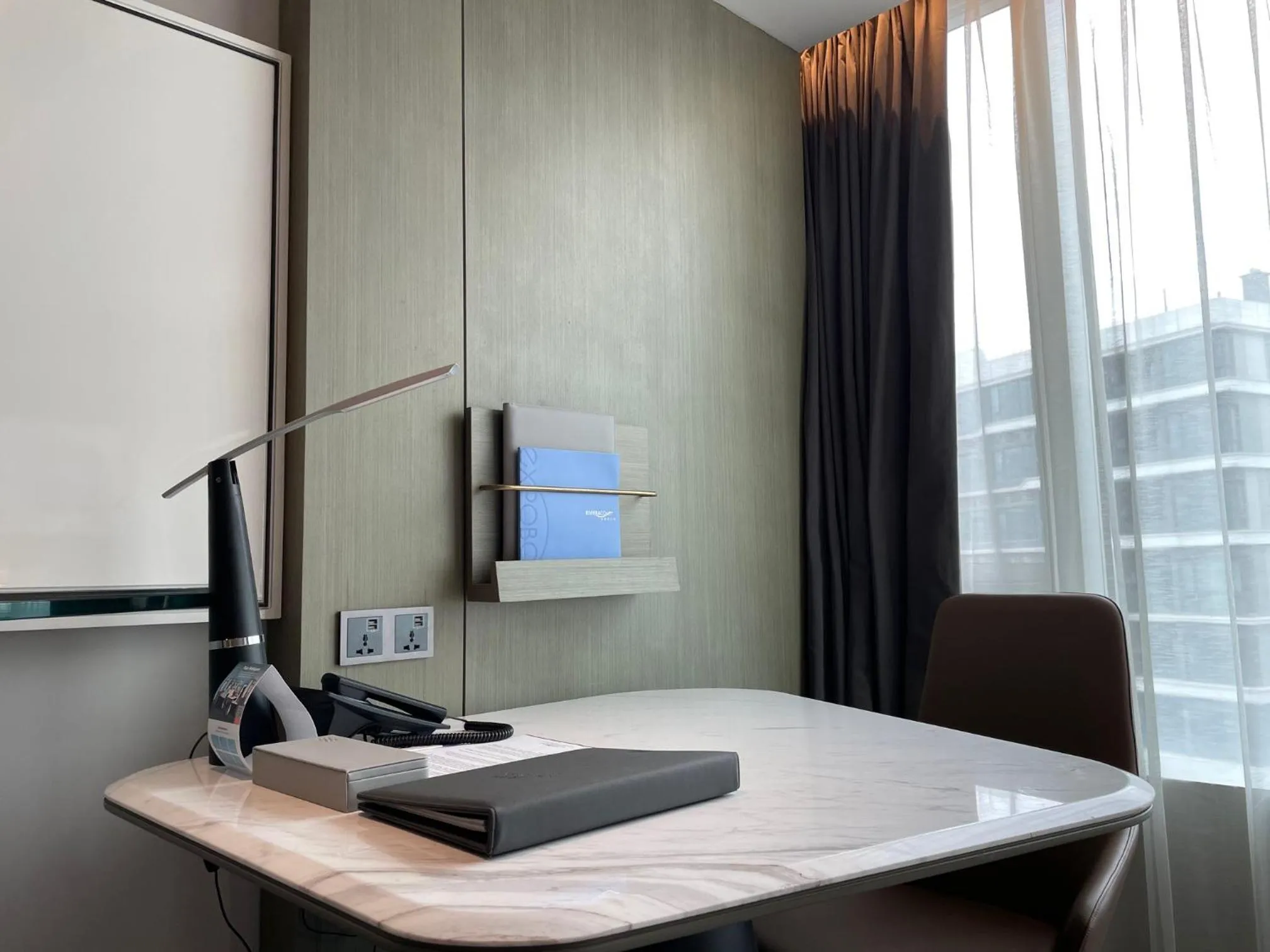 Standard Room in Crowne Plaza Shenzhen World Exhibition and Convention Center, an IHG Hotel