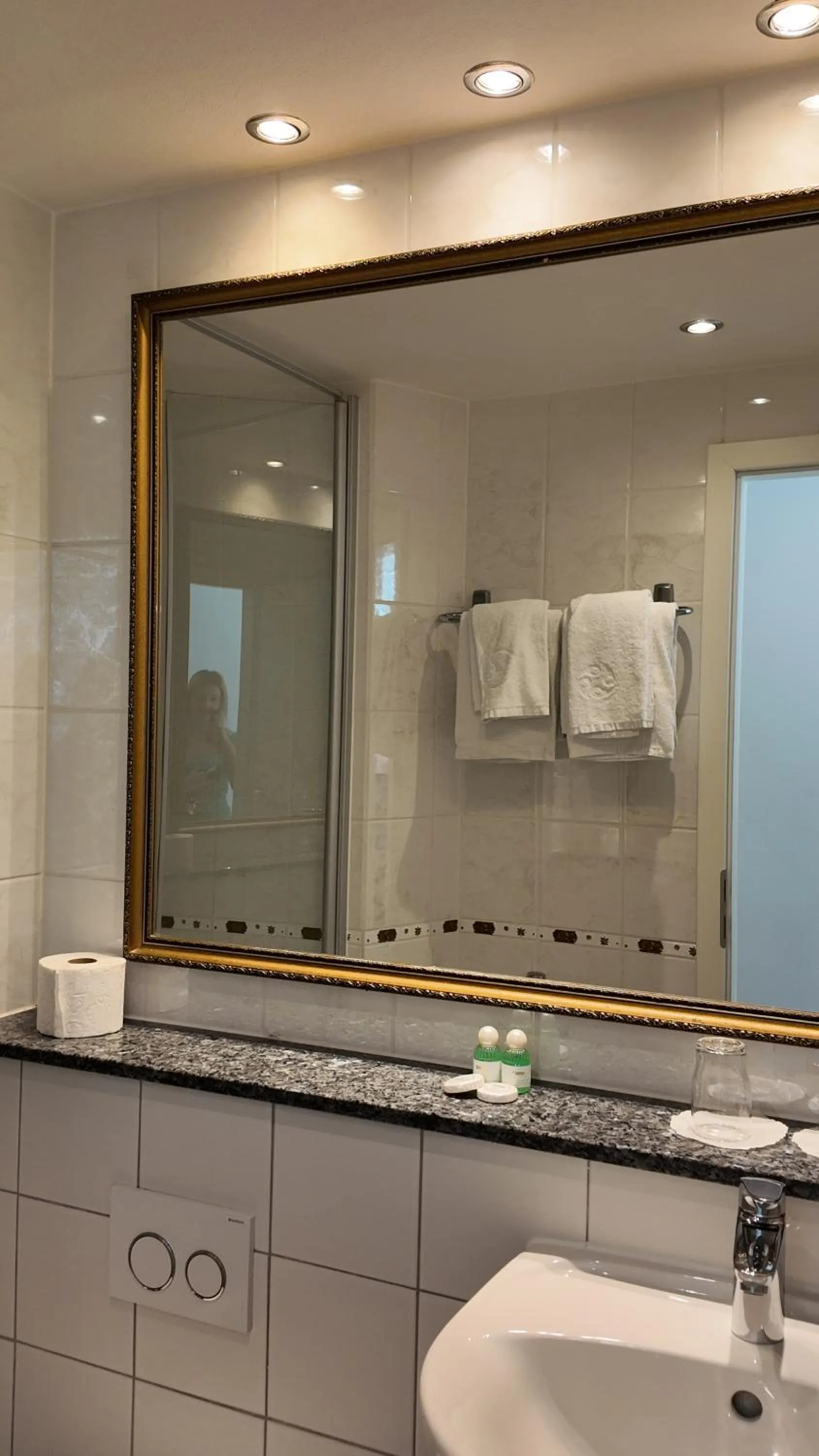 Bathroom in Hotel Aurbacher Hof GmbH