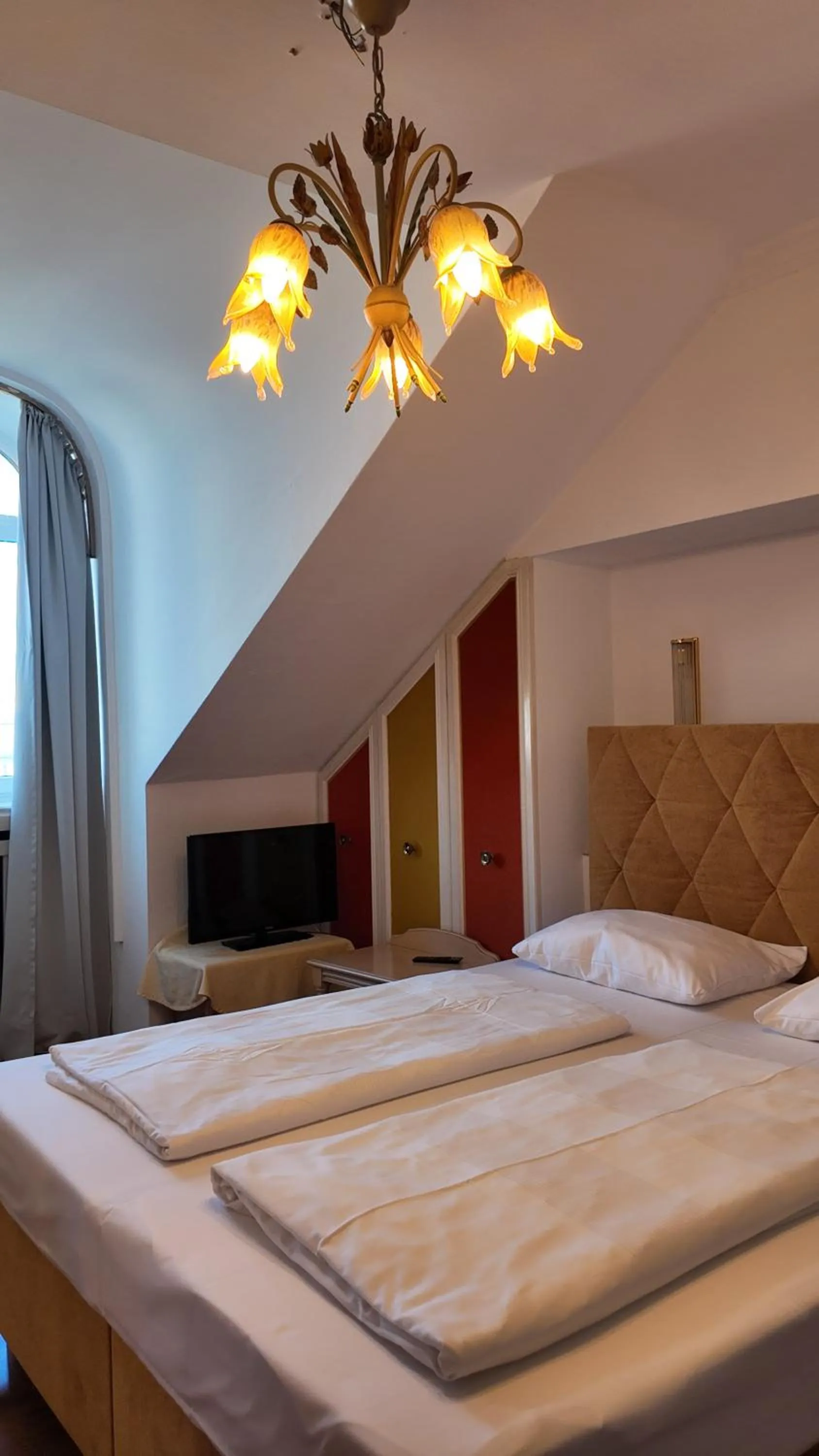 Bedroom, Bed in Hotel Aurbacher Hof GmbH