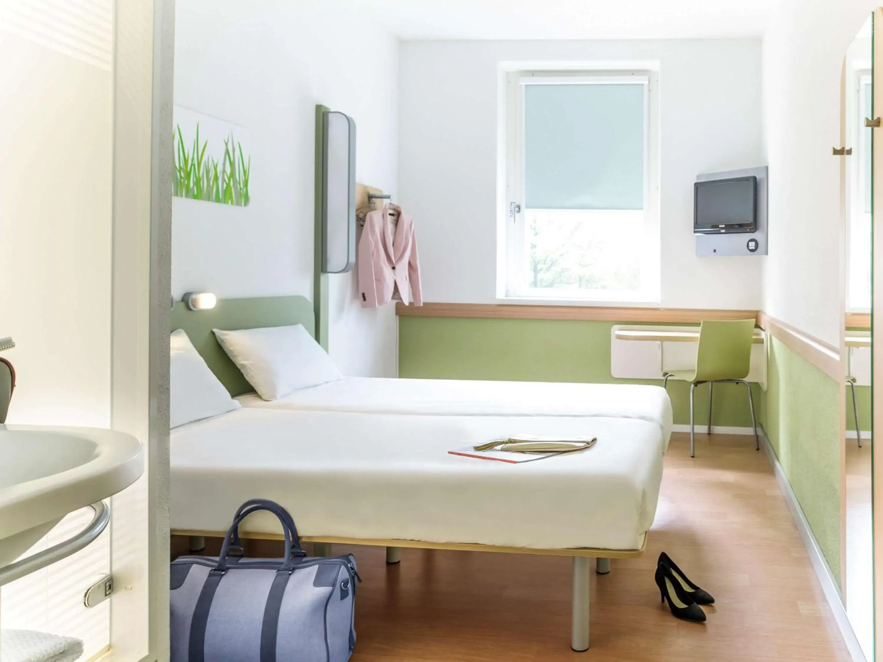 Photo of the whole room, Bed in ibis budget Berlin Alexanderplatz Photo of the whole room, Bed in ibis budget Berlin Alexanderplatz