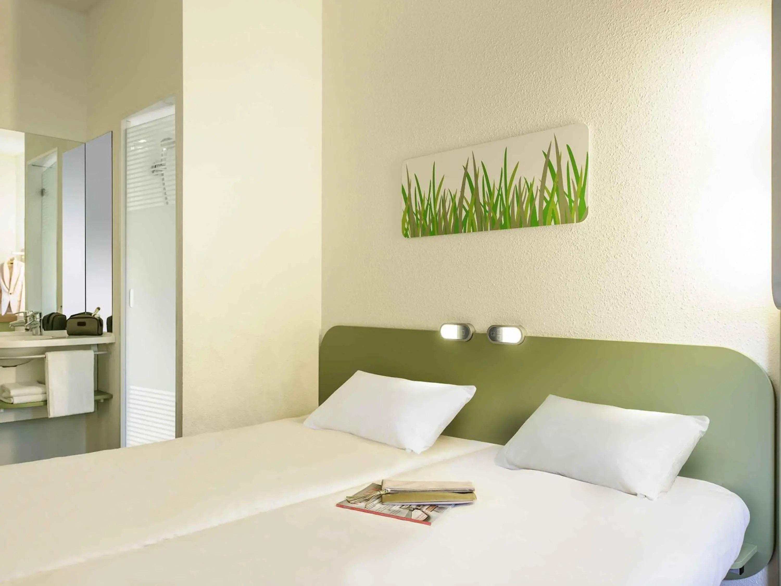 Bedroom, Bed in ibis budget Berlin Alexanderplatz Bedroom, Bed in ibis budget Berlin Alexanderplatz