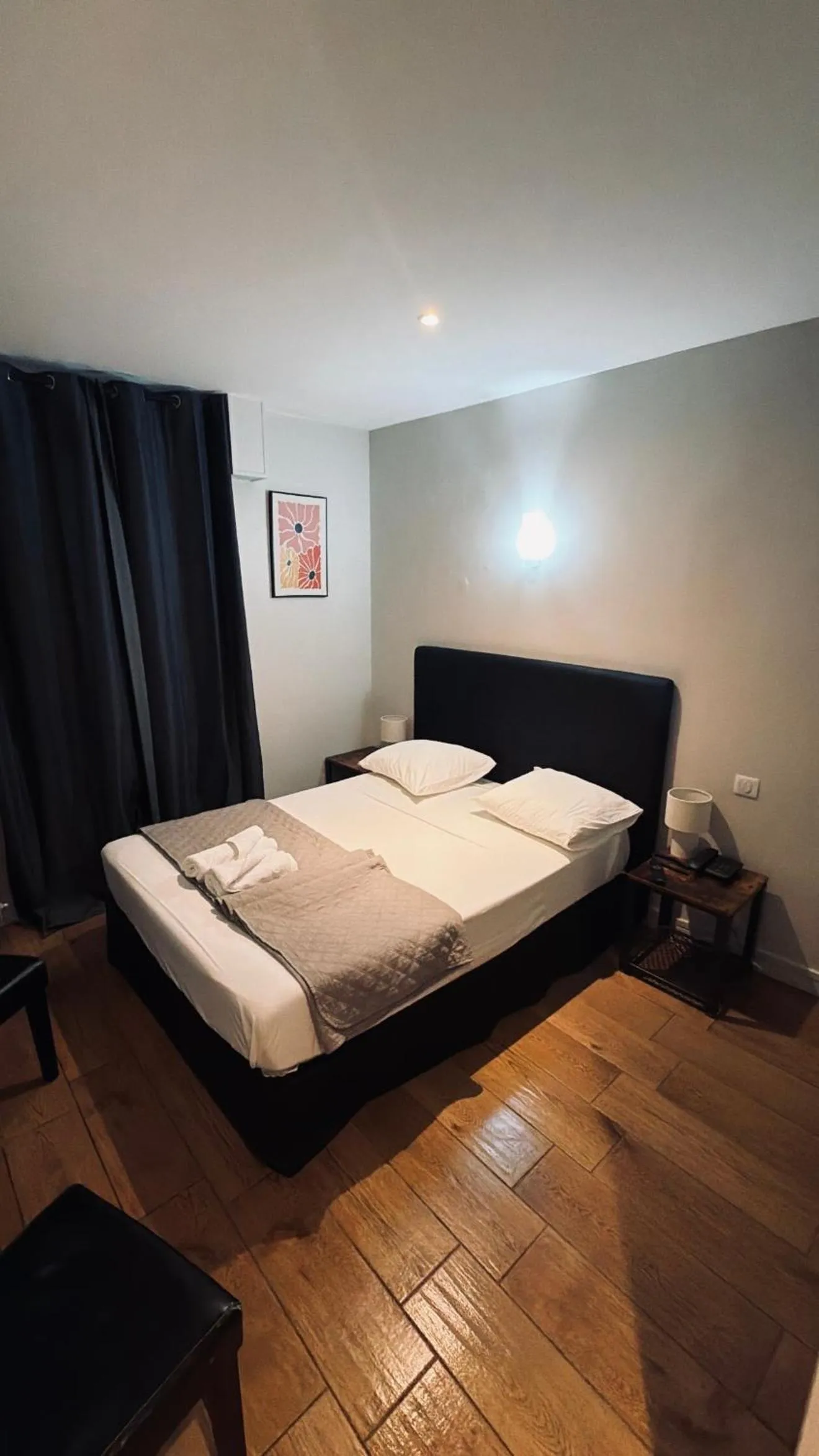 Bed in LAFAYETTE HOTEL