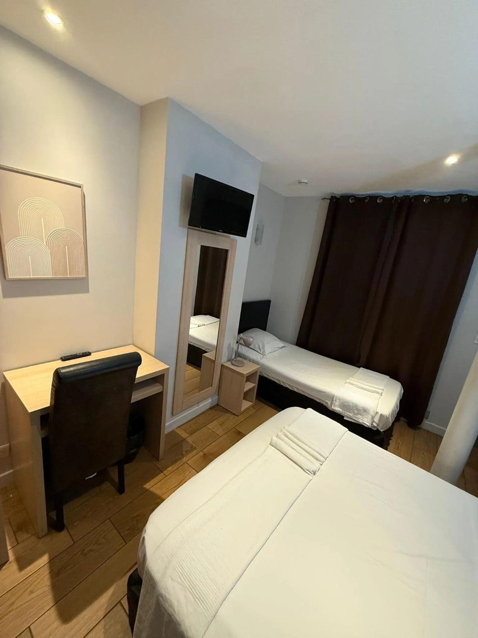 Bed in LAFAYETTE HOTEL