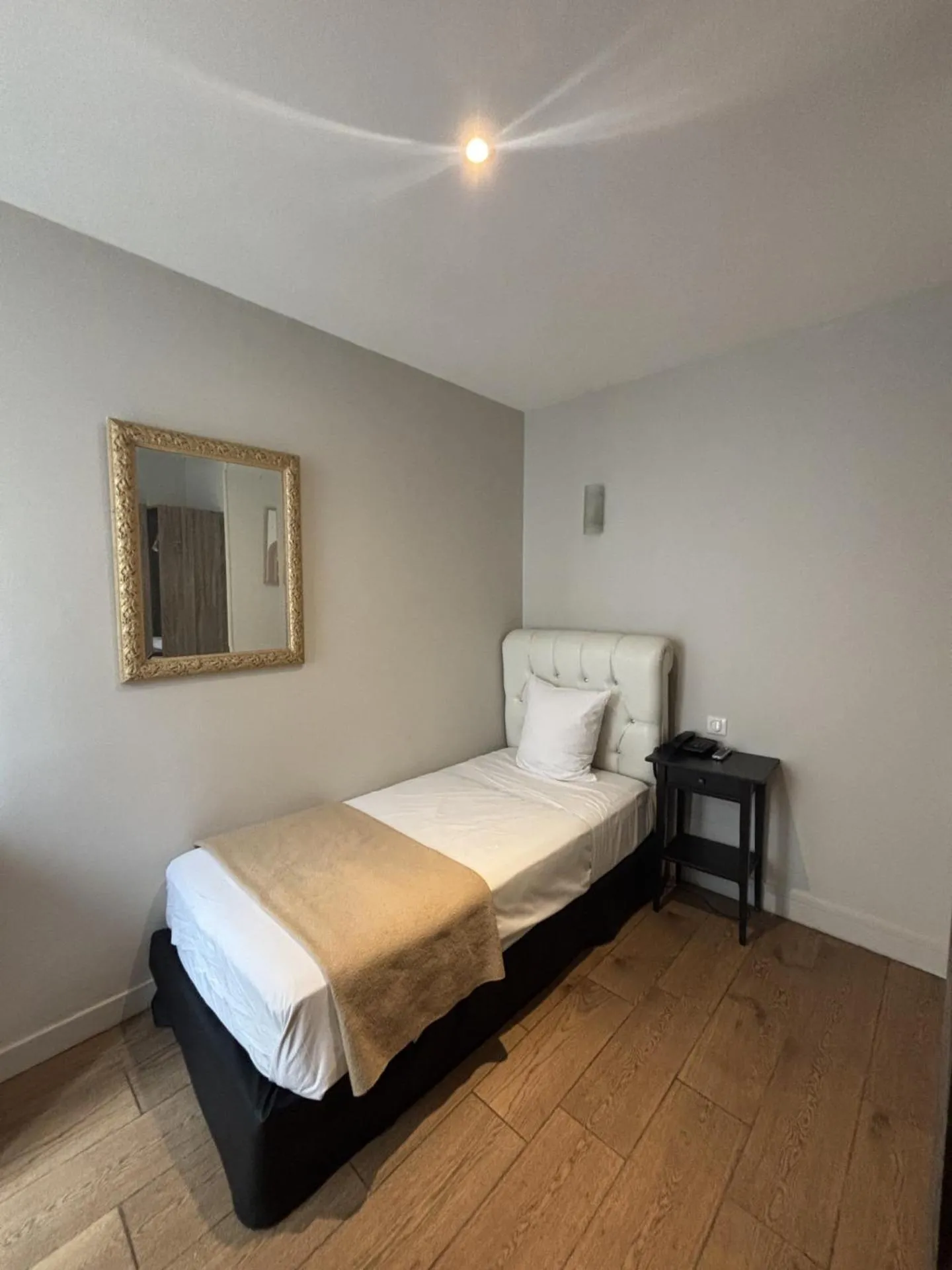 Bed in LAFAYETTE HOTEL