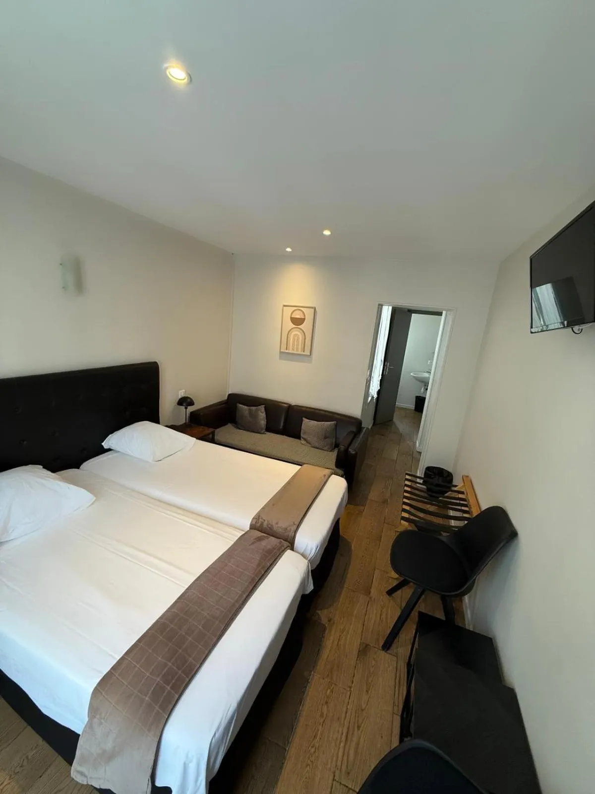 Bed in LAFAYETTE HOTEL