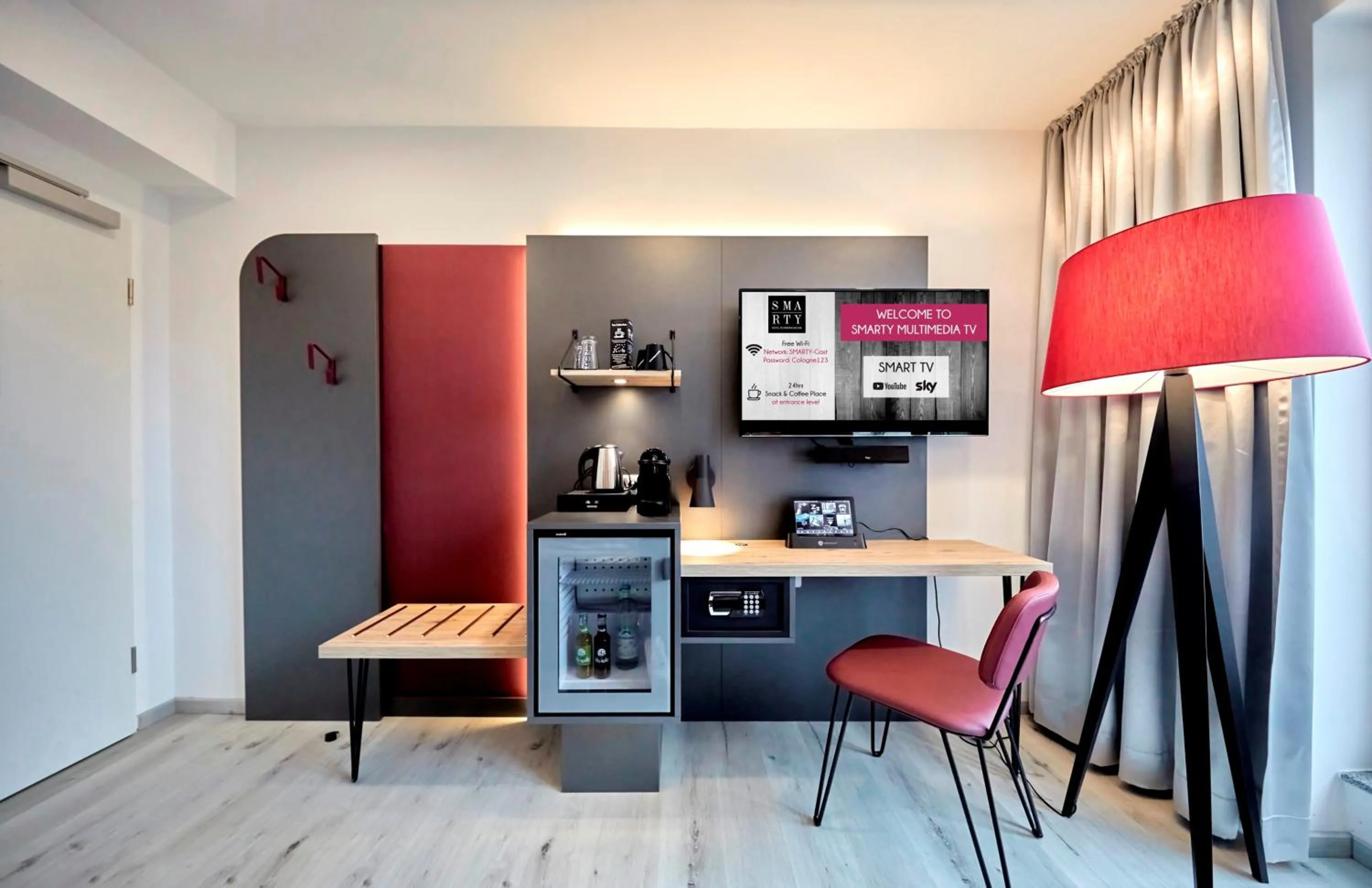 Coffee/tea facilities in SMARTY Cologne Dom Hotel - Boardinghouse - KONTAKTLOSER SELF CHECK-IN