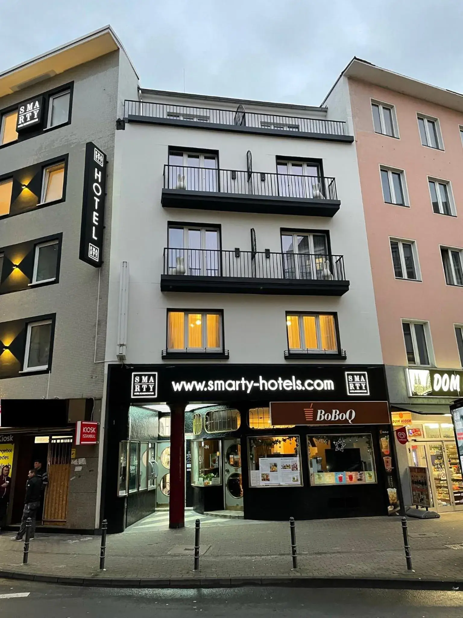 Facade/entrance in SMARTY Cologne Dom Hotel - Boardinghouse - KONTAKTLOSER SELF CHECK-IN Facade/entrance in SMARTY Cologne Dom Hotel - Boardinghouse - KONTAKTLOSER SELF CHECK-IN