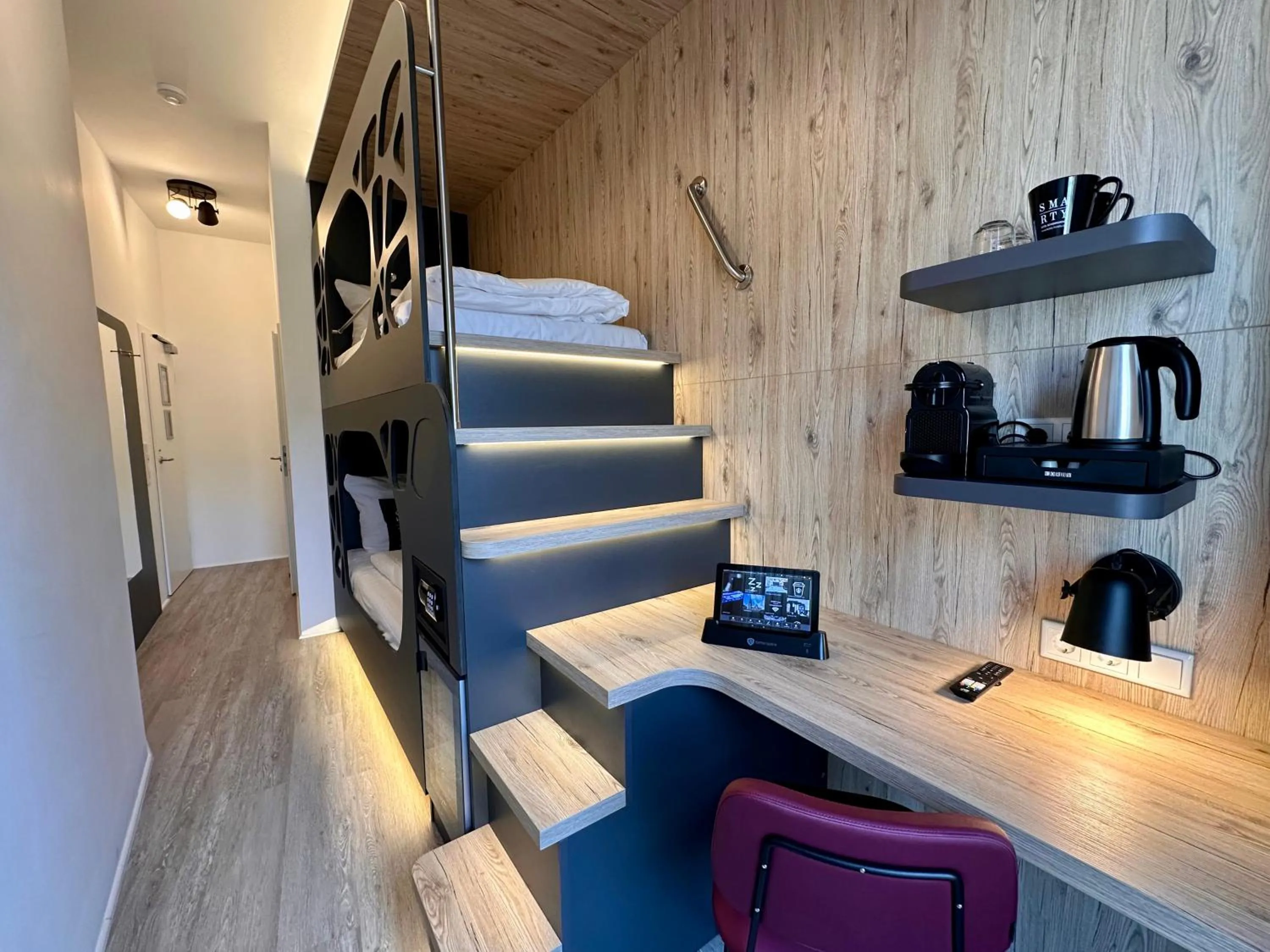 Bed in SMARTY Cologne Dom Hotel - Boardinghouse - KONTAKTLOSER SELF CHECK-IN