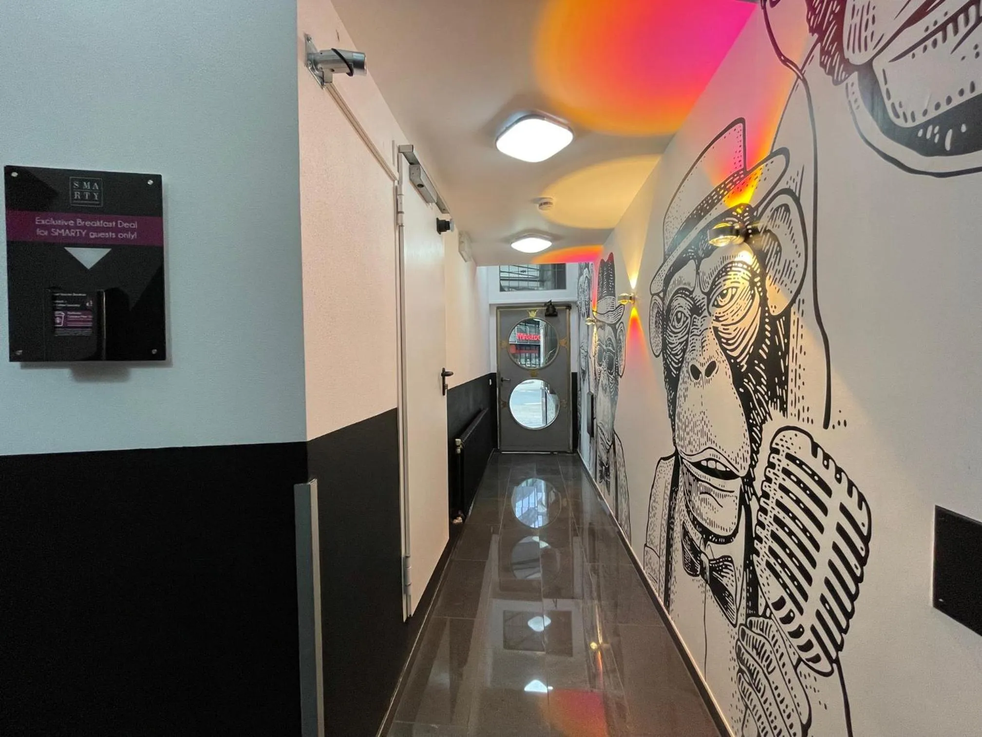 Lobby or reception in SMARTY Cologne Dom Hotel - Boardinghouse - KONTAKTLOSER SELF CHECK-IN