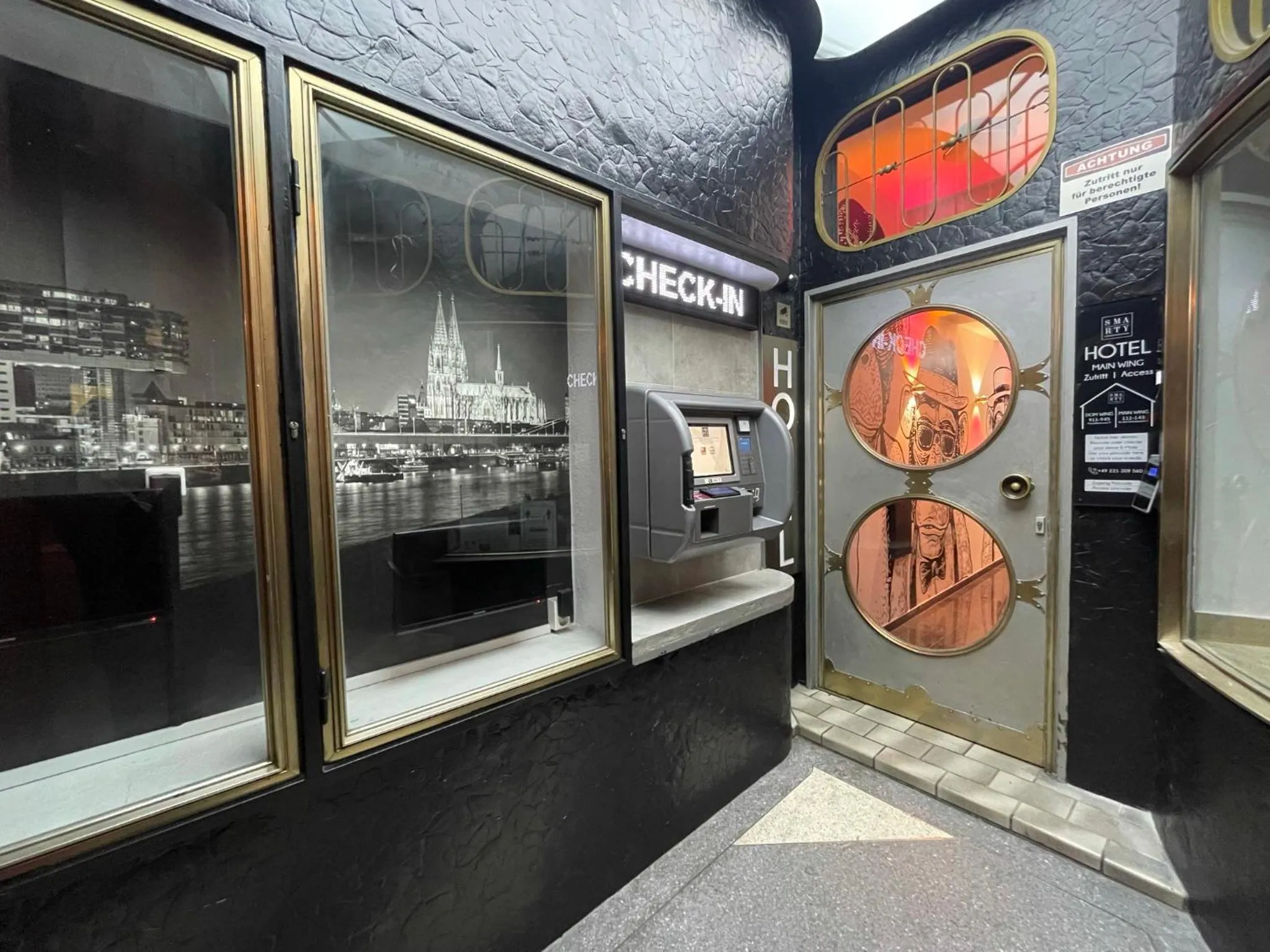 Facade/entrance in SMARTY Cologne Dom Hotel - Boardinghouse - KONTAKTLOSER SELF CHECK-IN