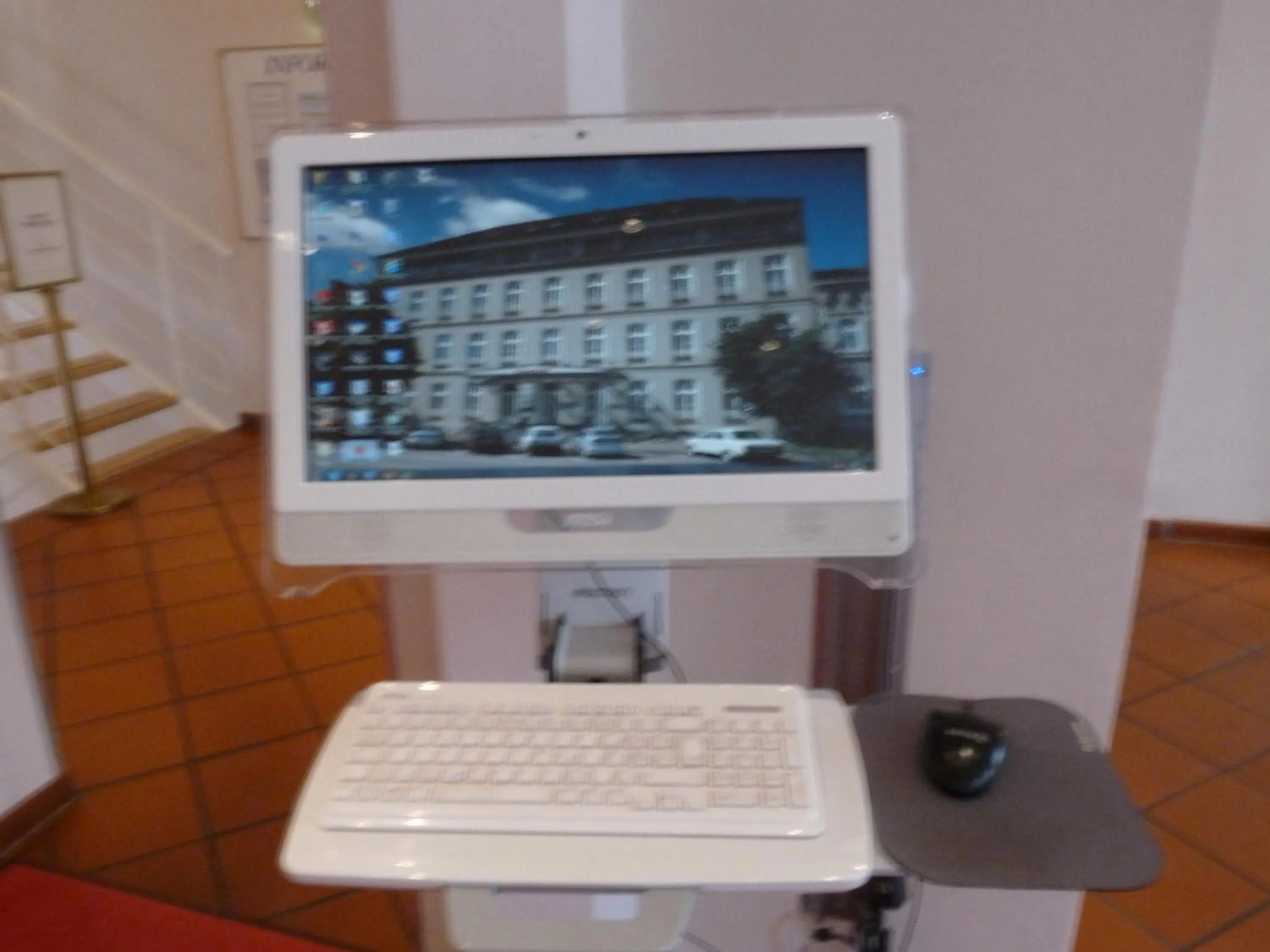 TV and multimedia in Hotel Commodore