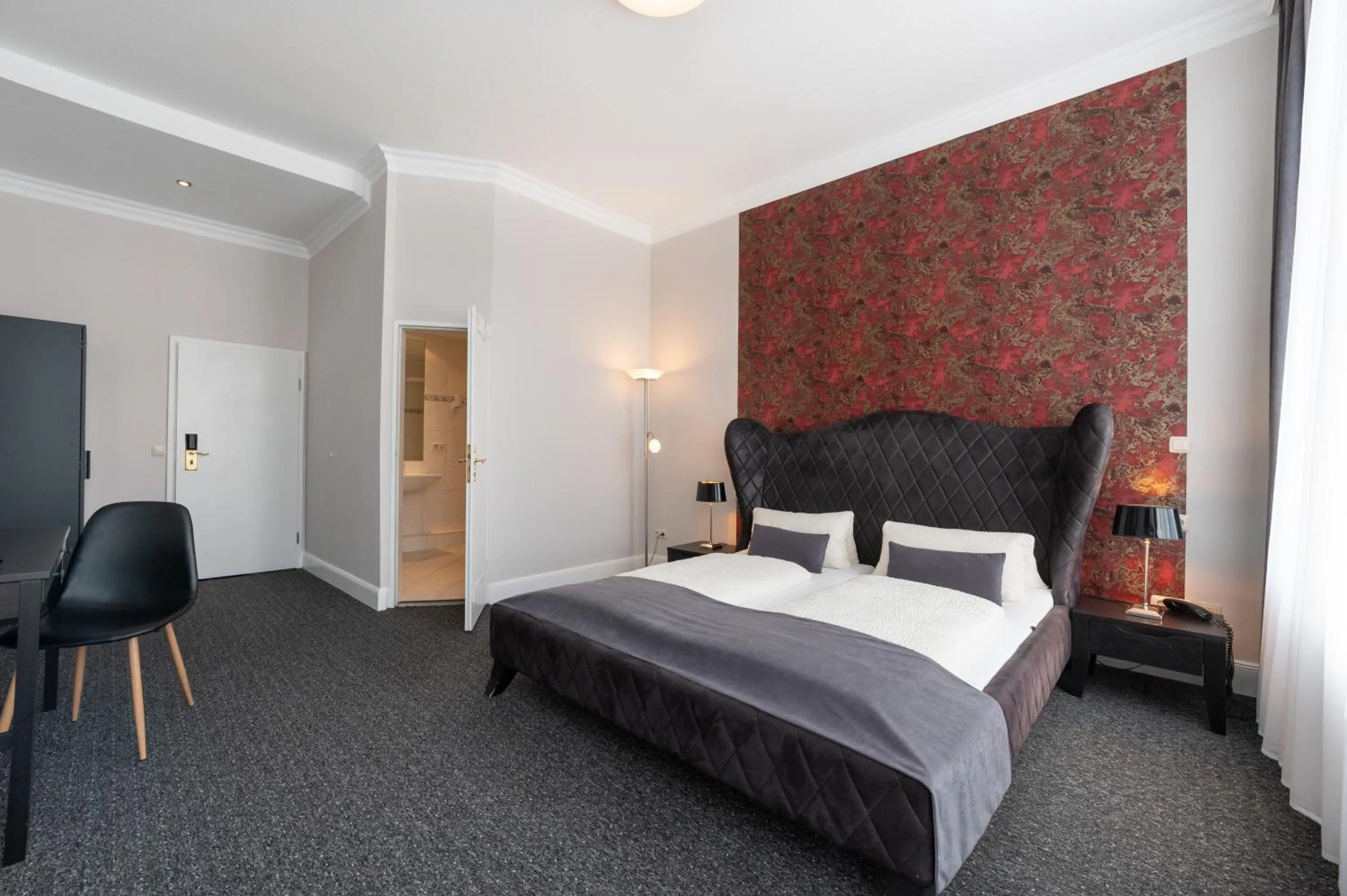 Photo of the whole room, Bed in Hotel Commodore