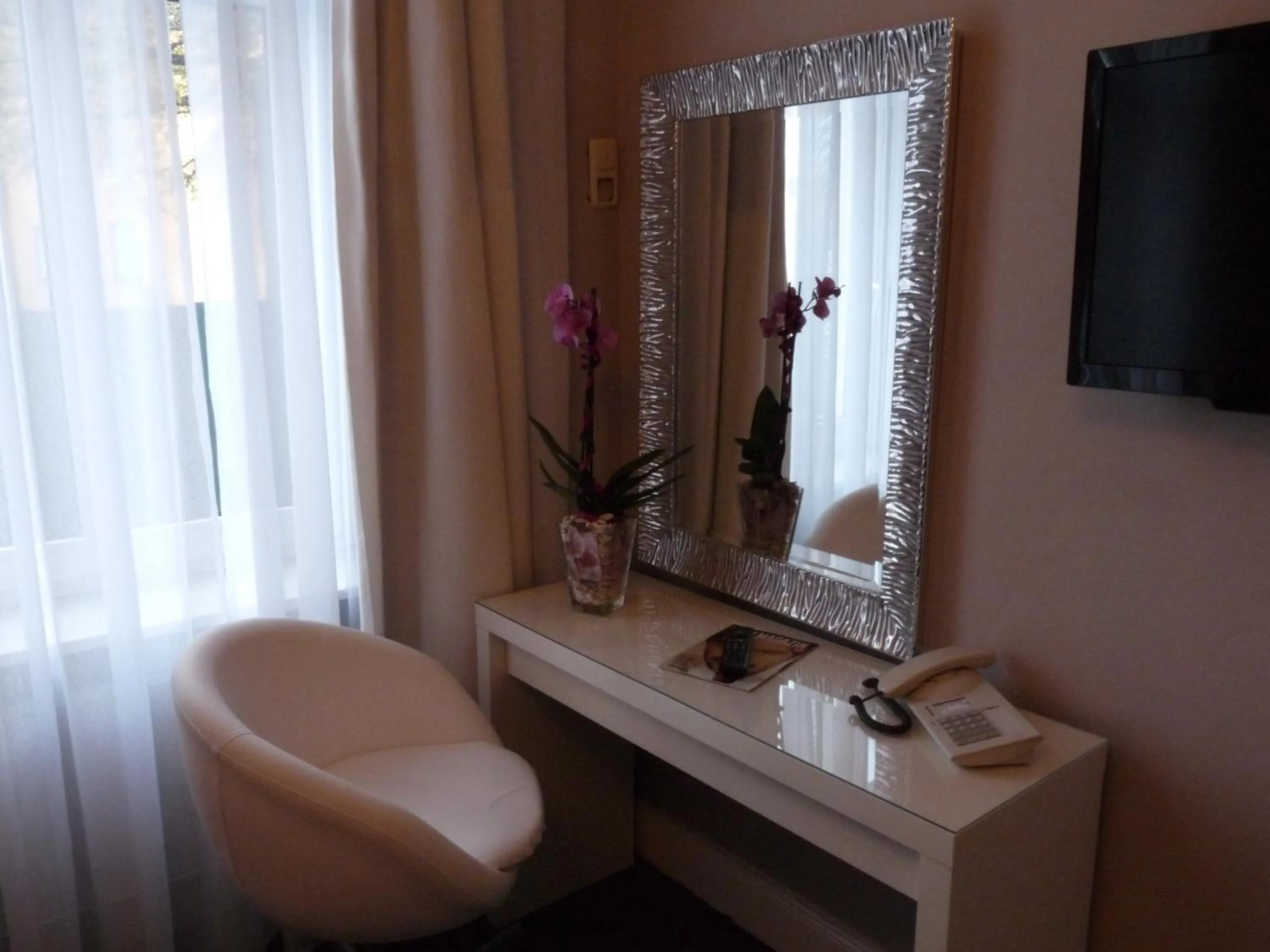 Decorative detail in Hotel Commodore