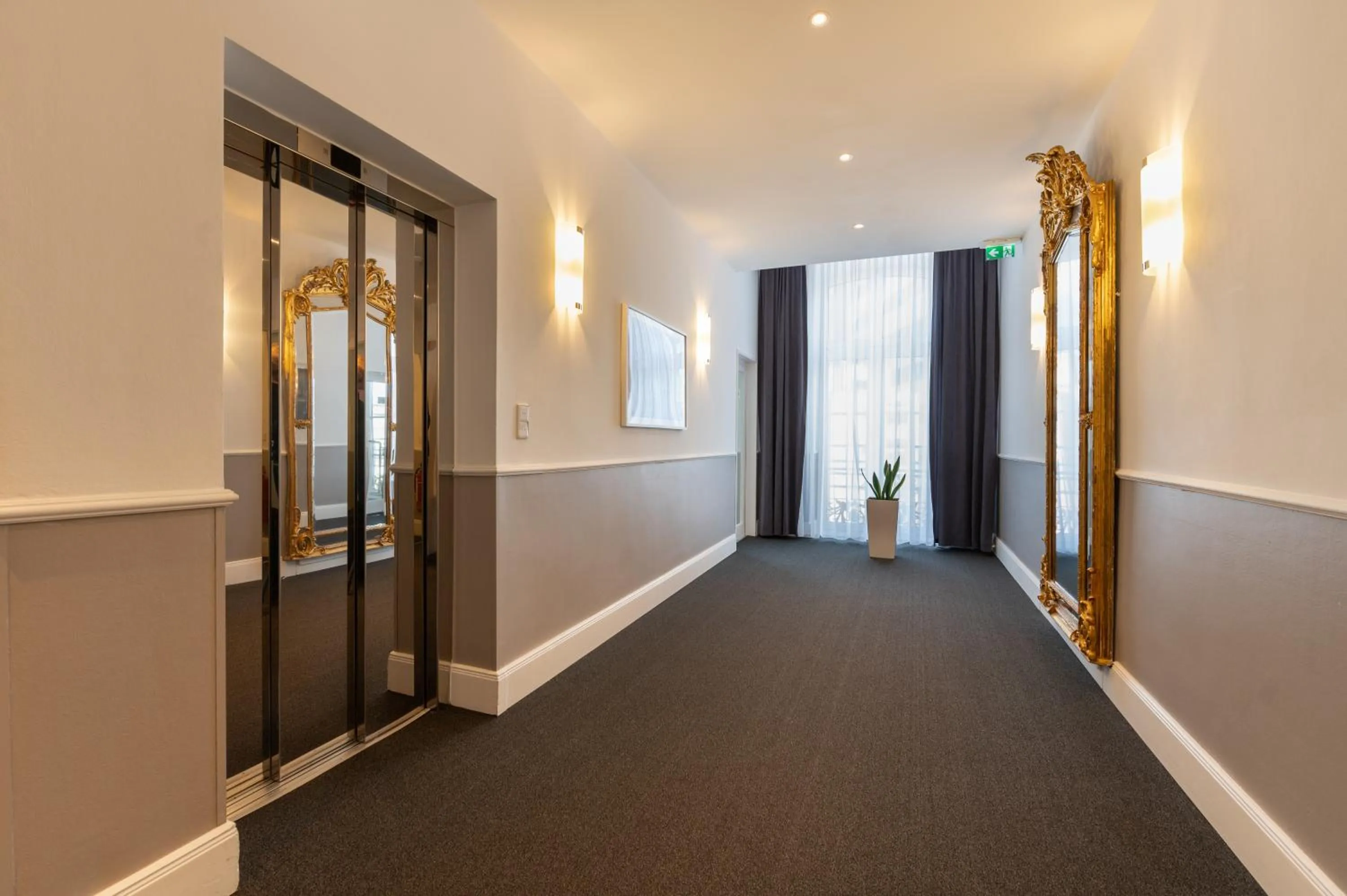 Property building in Hotel Commodore