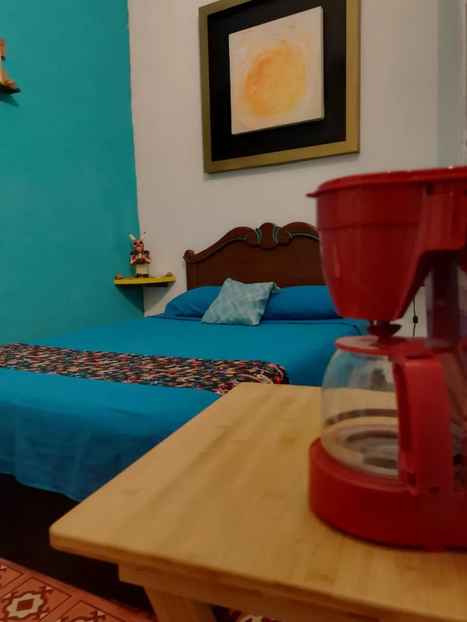 Property building, Bed in La Casa del Kéej Hostel